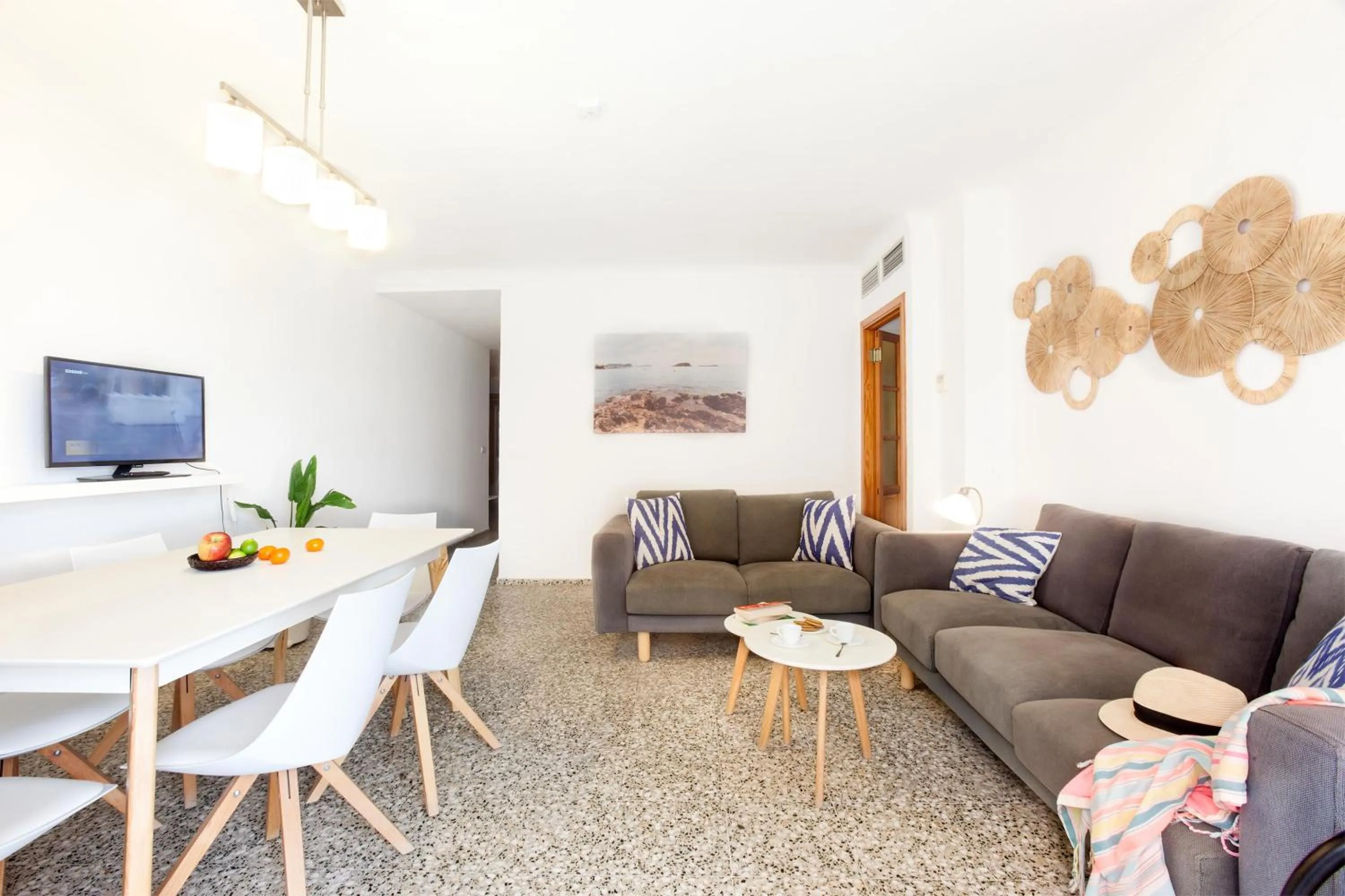 Dining area in Apartamentos Bahia