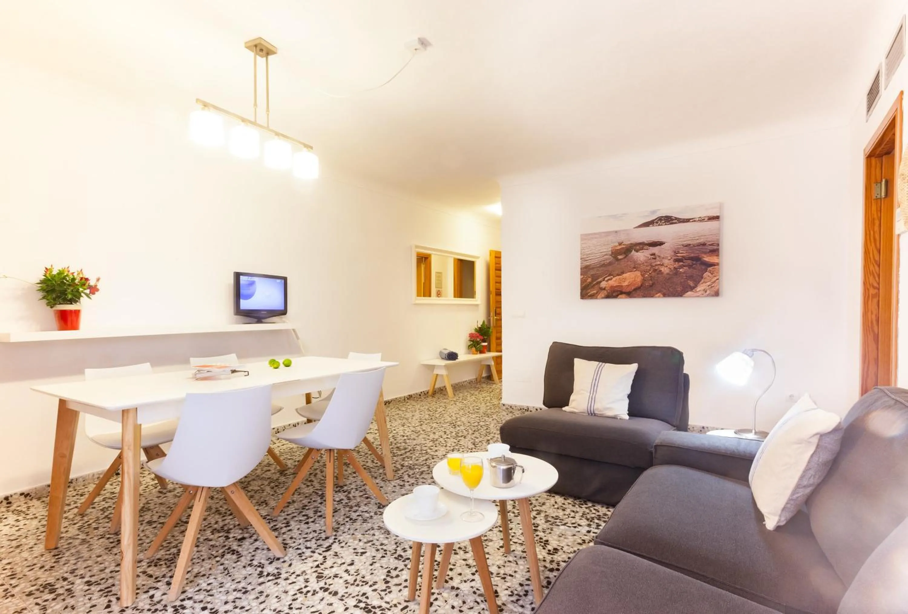 Dining area in Apartamentos Bahia
