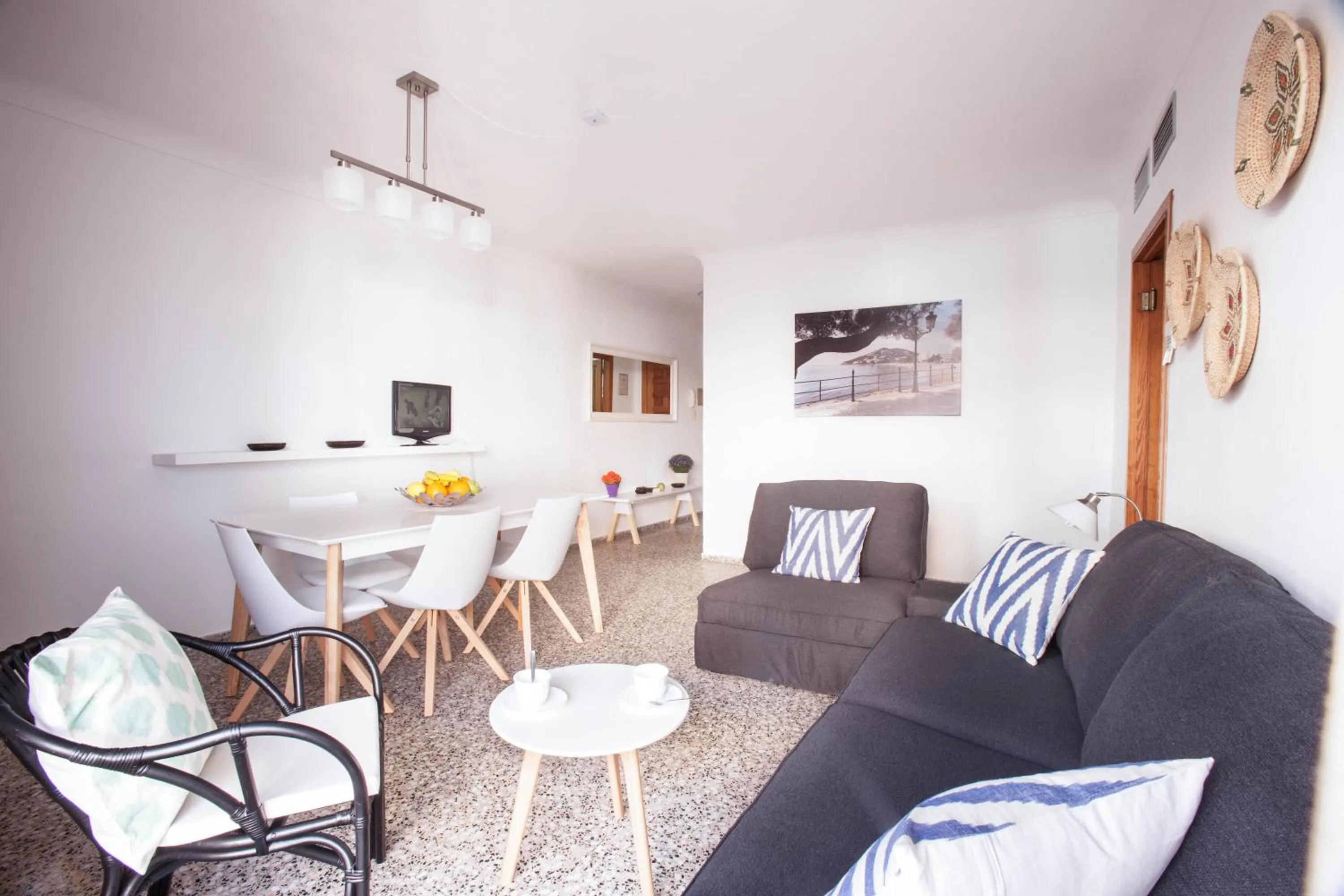 Dining area in Apartamentos Bahia