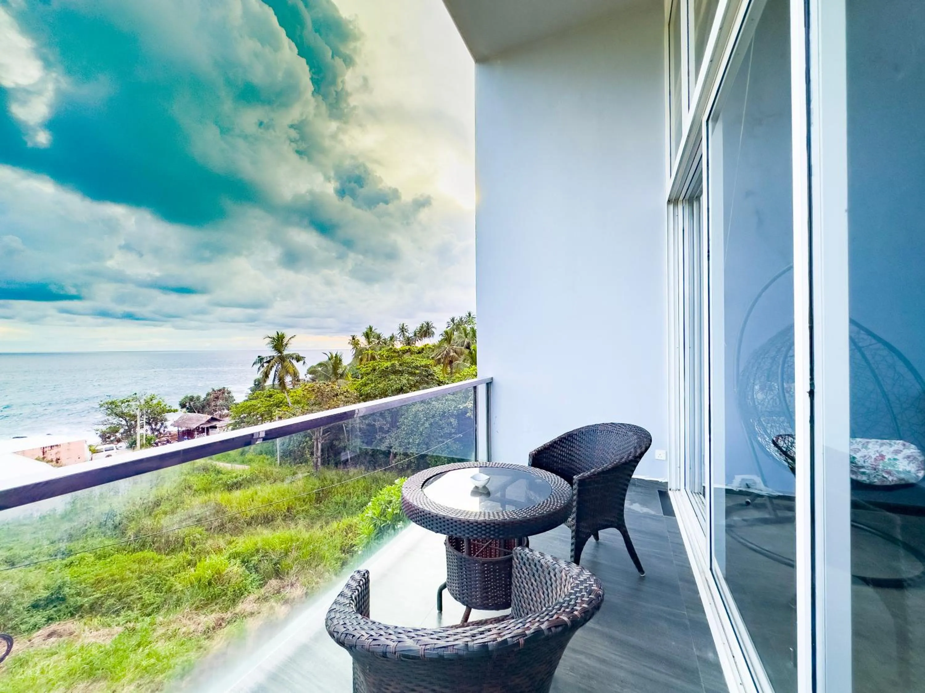 Day in Mazarine Surf Suites Hiriketiya