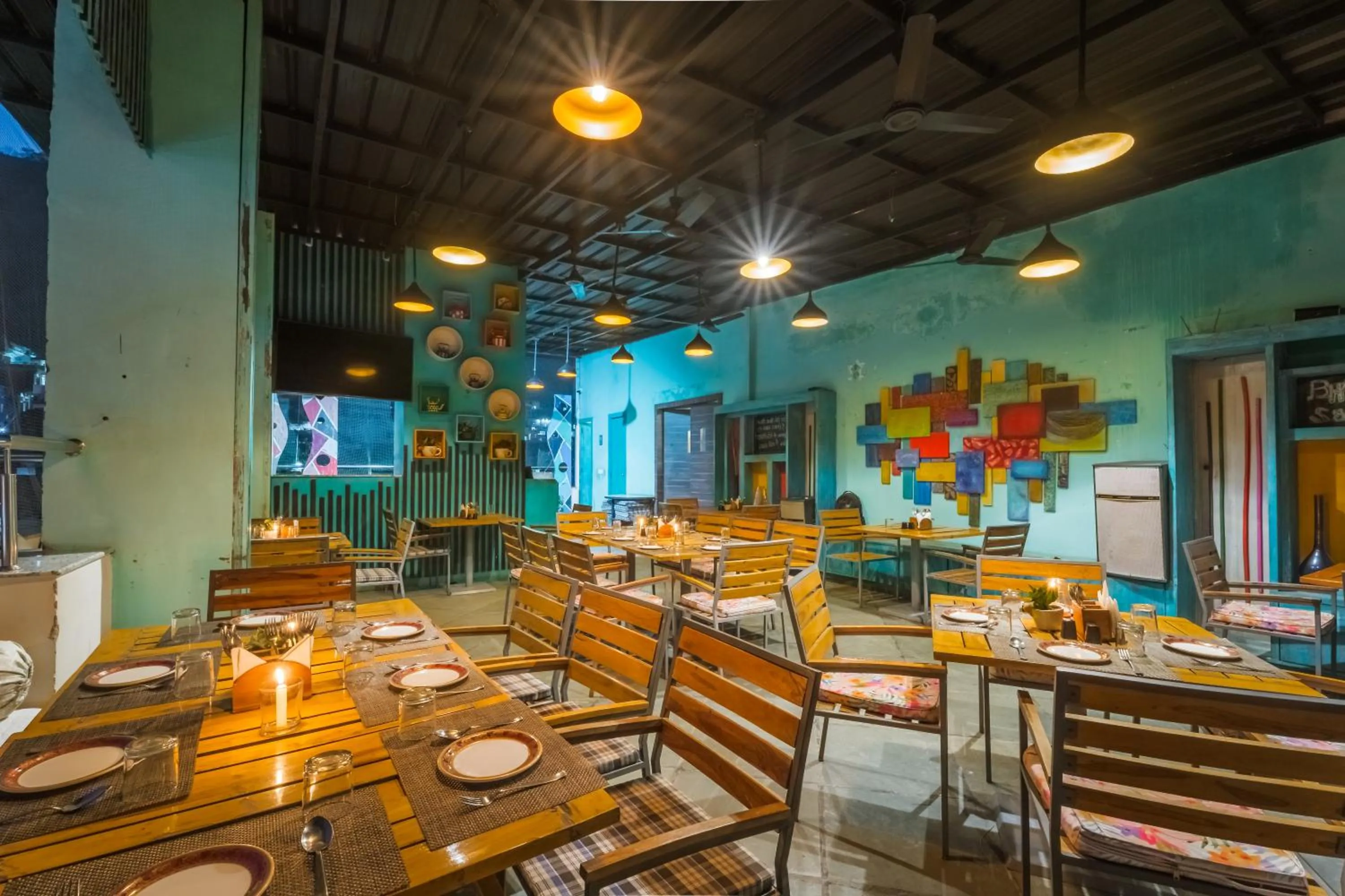 Restaurant/places to eat in Tripli Hotels WonderCliff