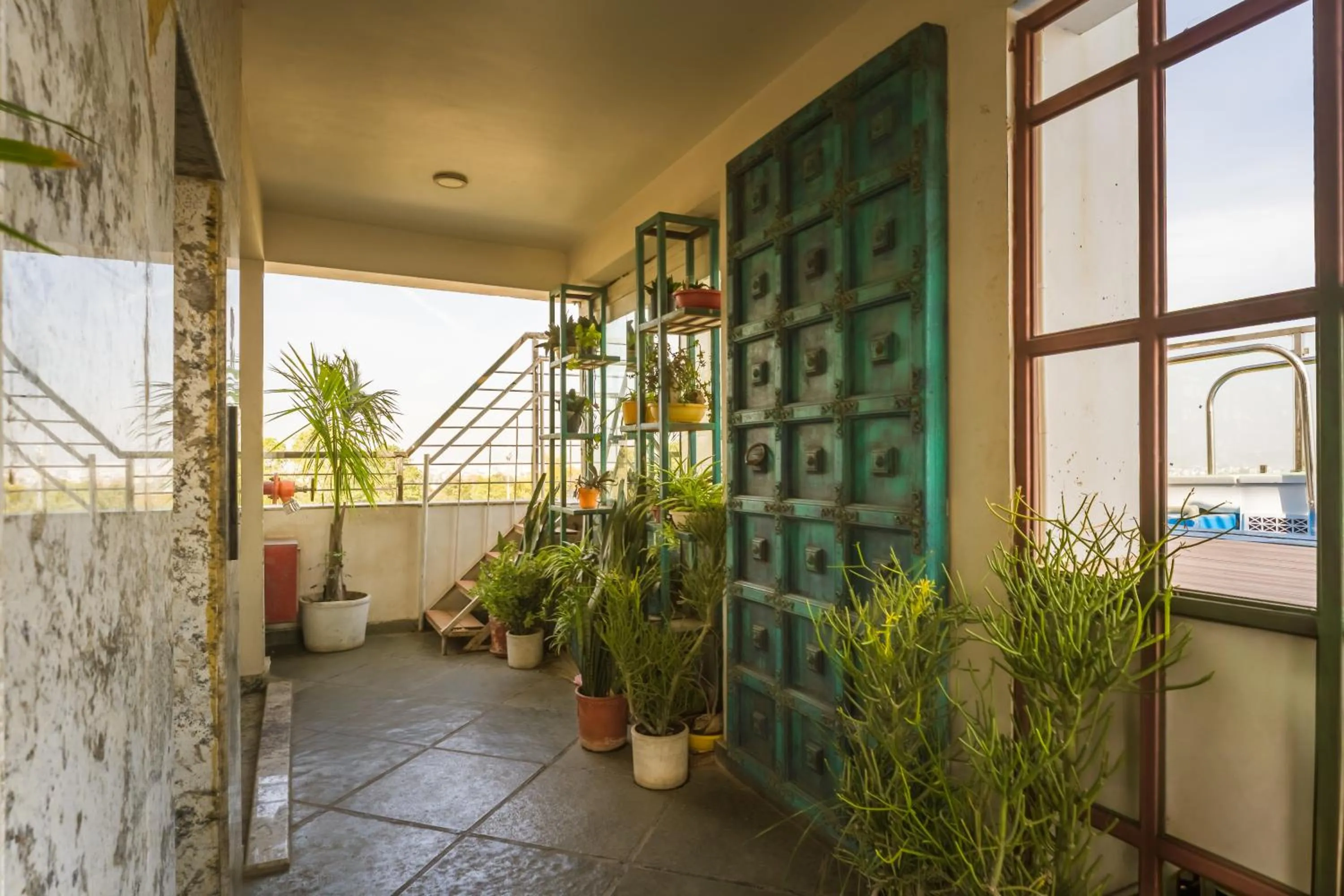 Restaurant/places to eat in Tripli Hotels WonderCliff