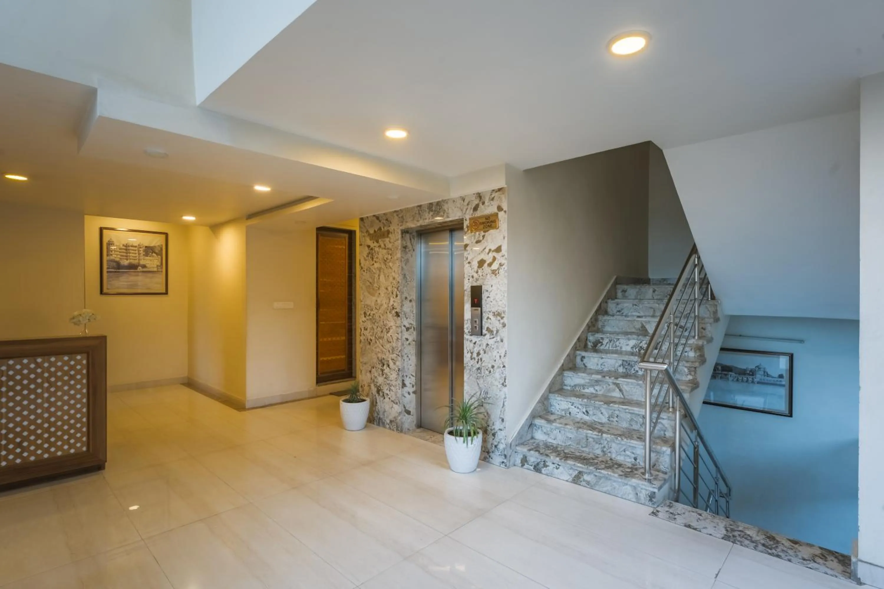 elevator in Tripli Hotels WonderCliff