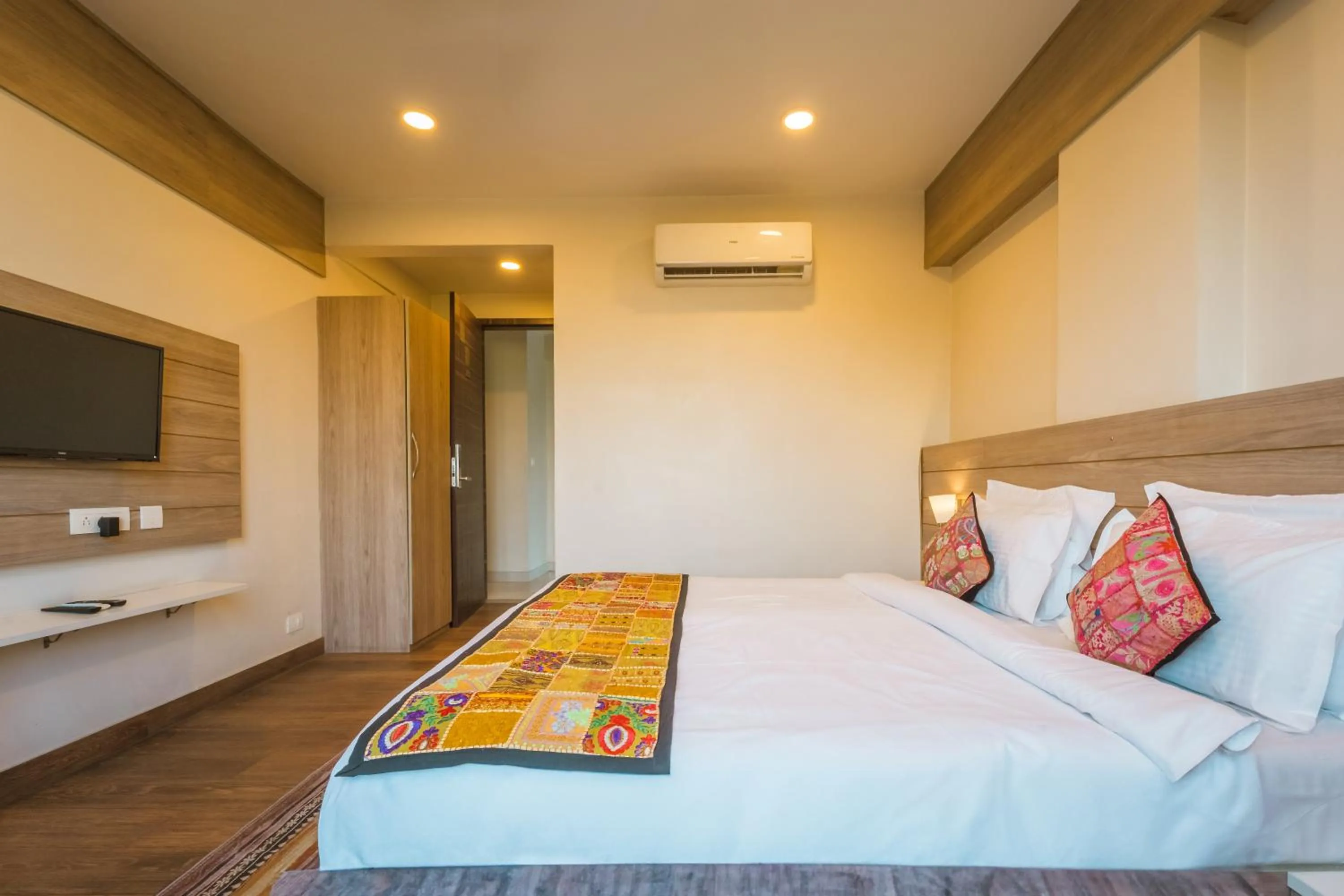 Photo of the whole room in Tripli Hotels WonderCliff
