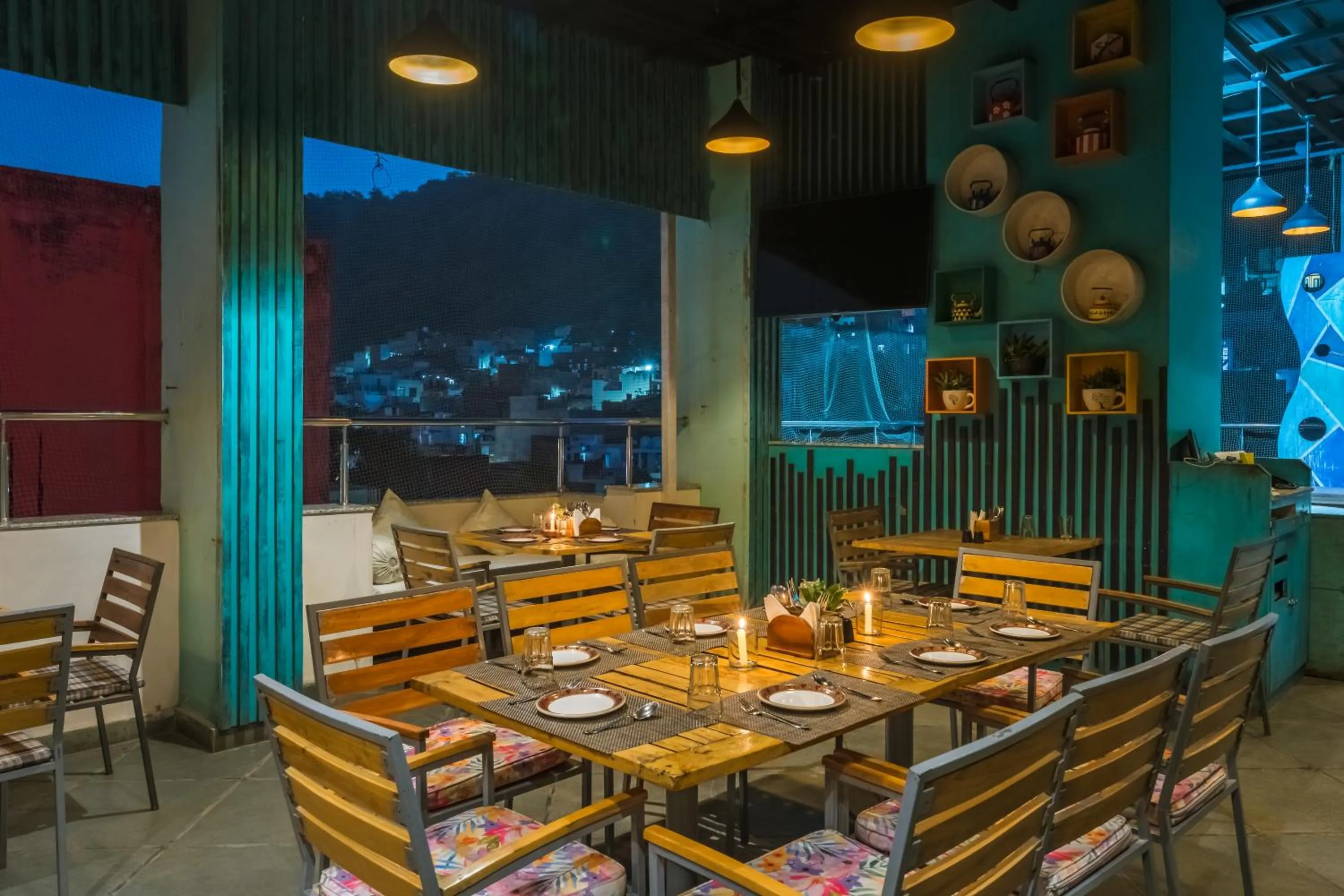 Restaurant/places to eat in Tripli Hotels WonderCliff