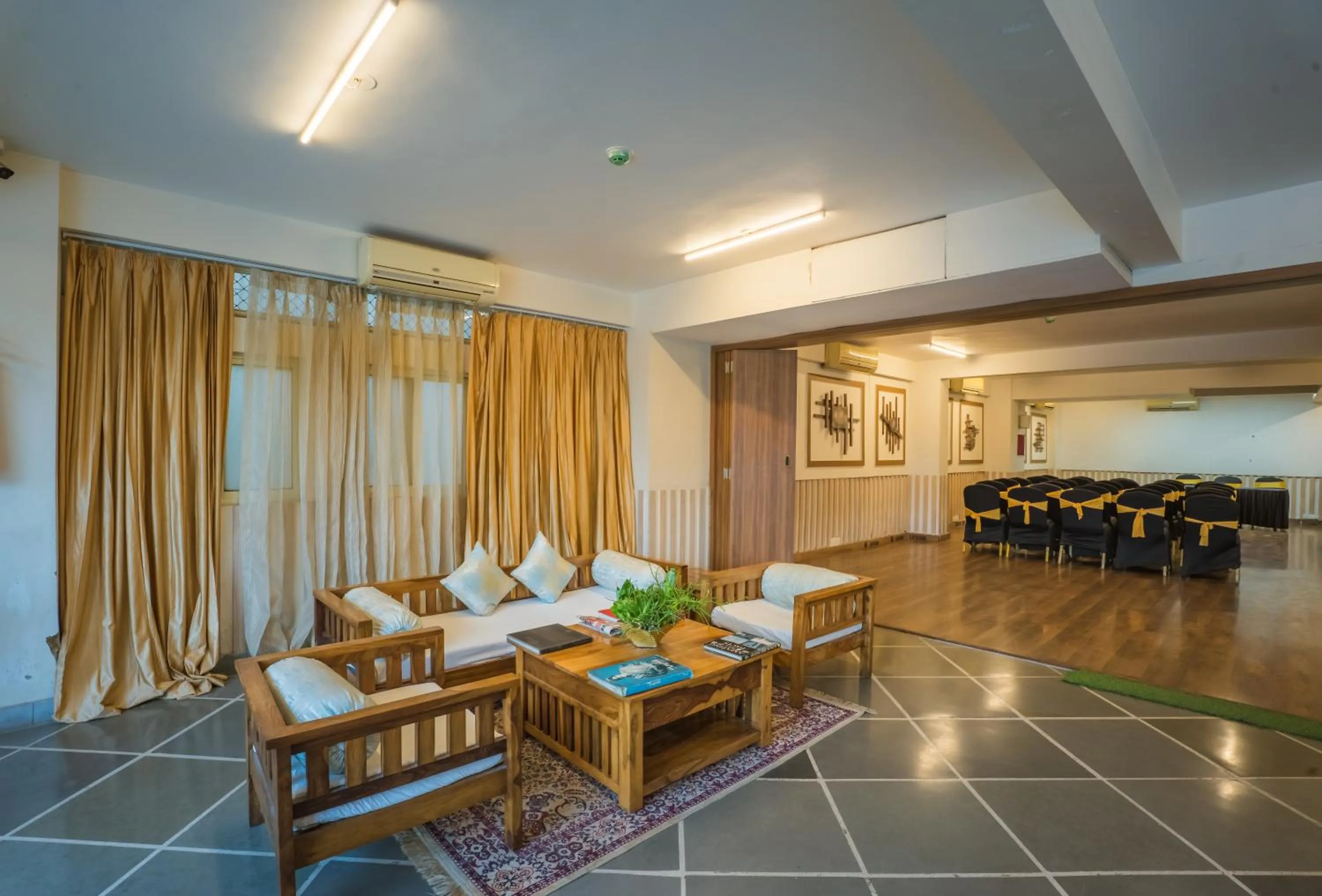 Seating area in Tripli Hotels WonderCliff