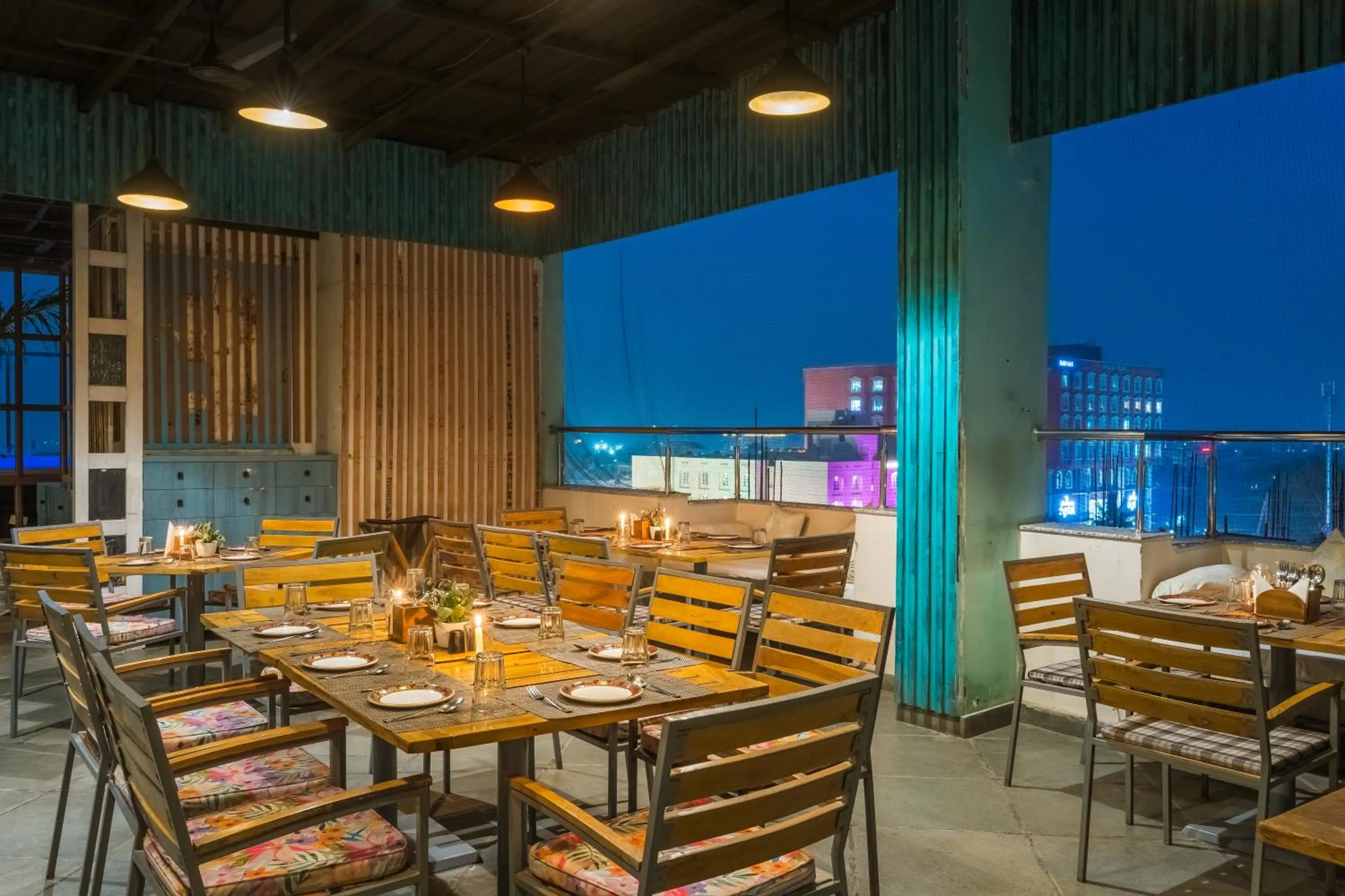 Restaurant/places to eat in Tripli Hotels WonderCliff