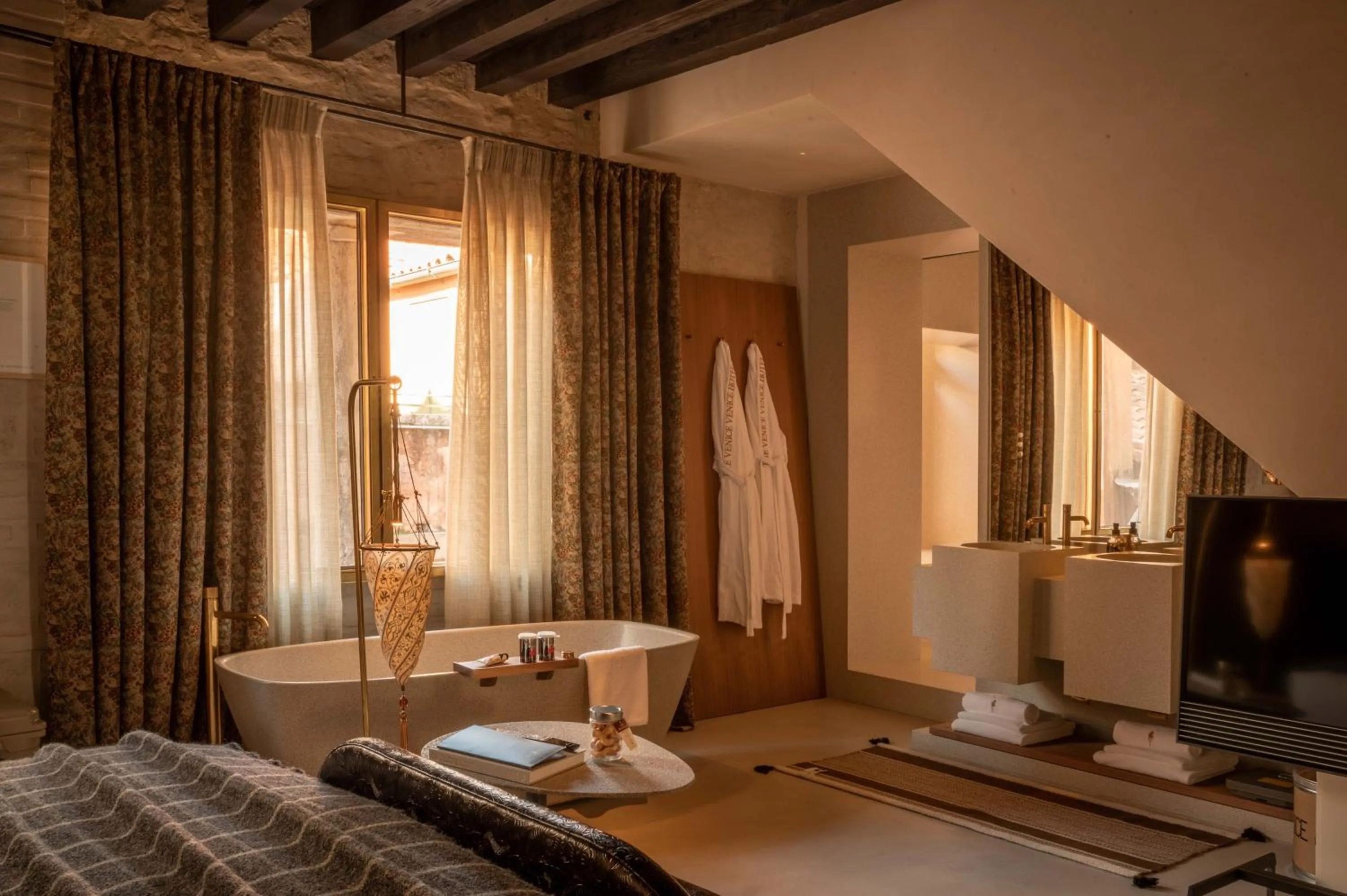 Photo of the whole room, Bed in The Venice Venice Hotel