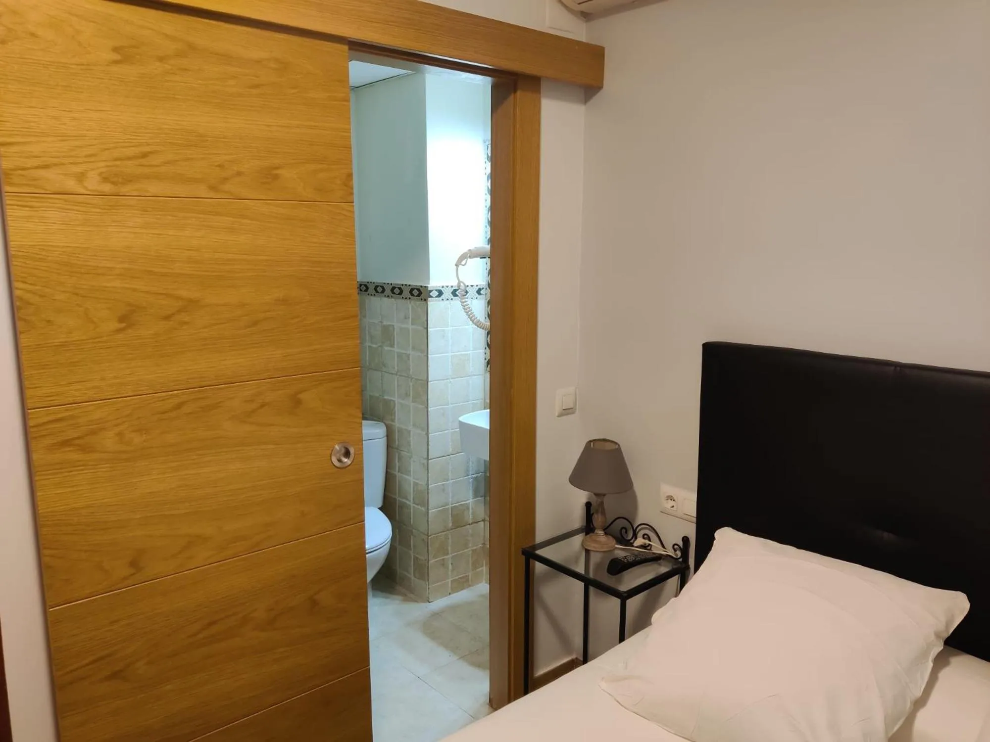 Photo of the whole room, Bed in Hospedería Luis de Góngora