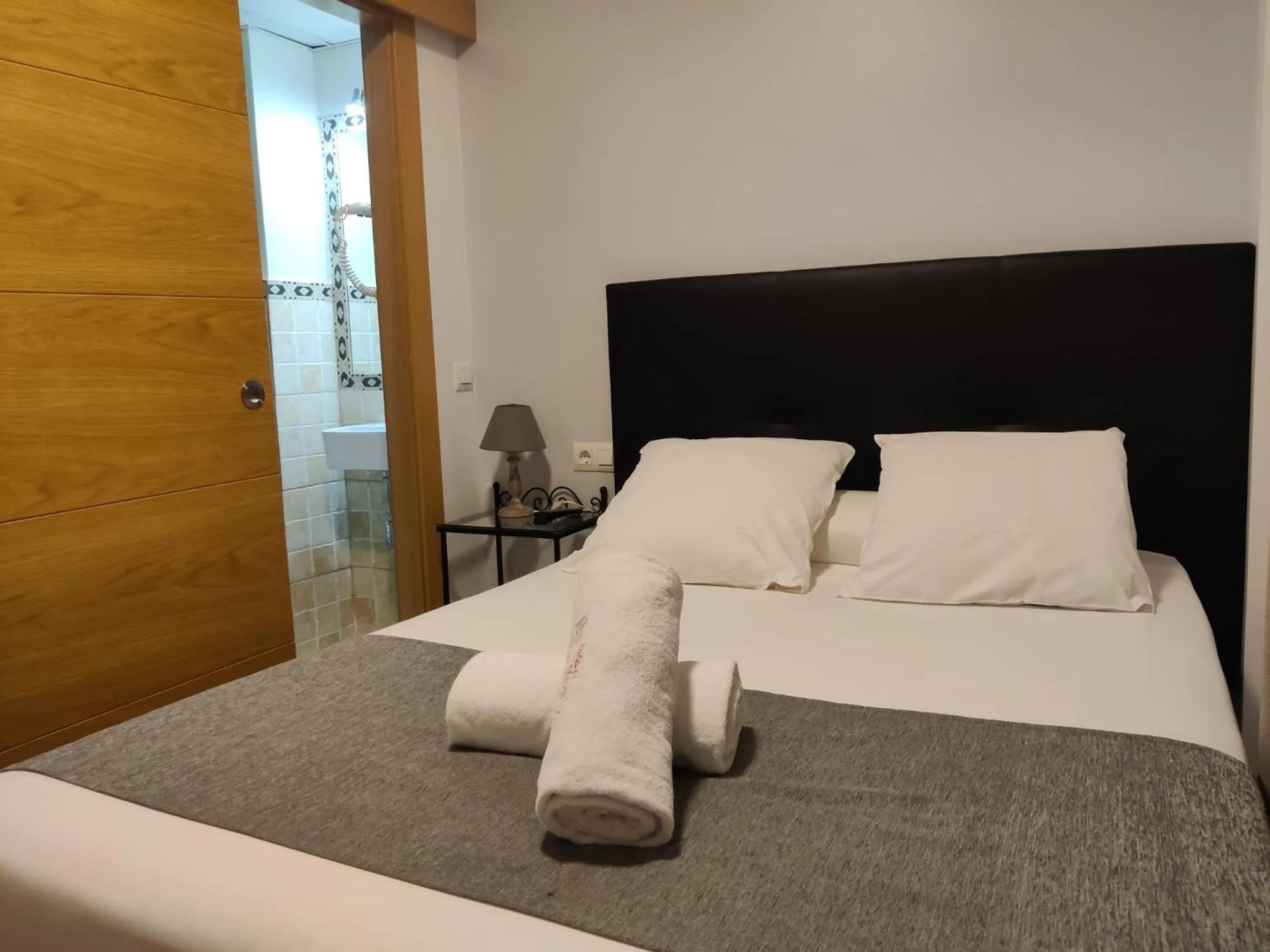 Bed in Hospedería Luis de Góngora