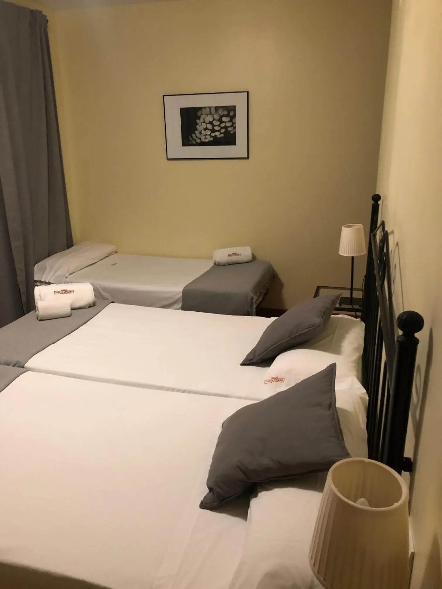 Photo of the whole room, Bed in Hospedería Luis de Góngora