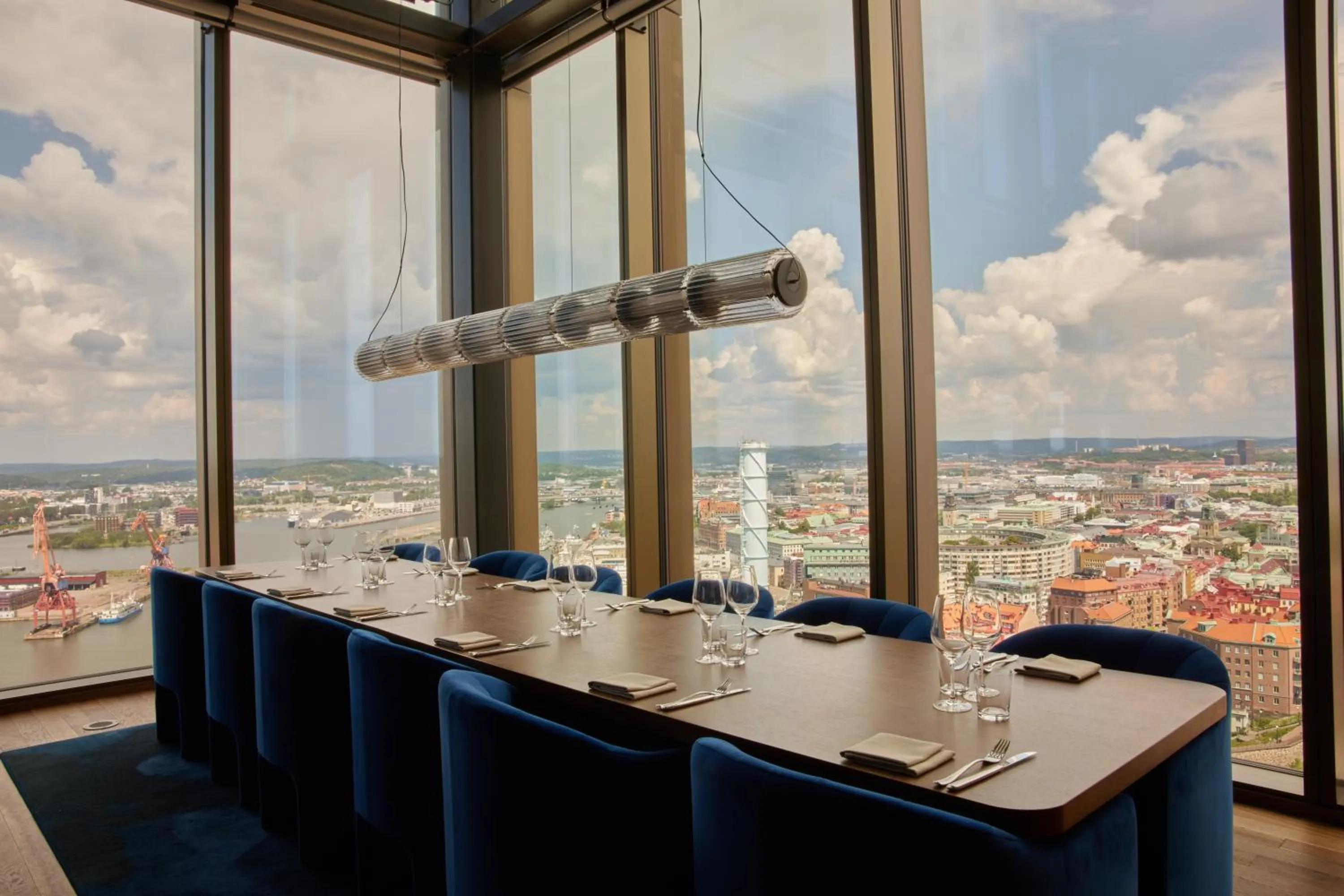 Restaurant/places to eat in Clarion Hotel Draken