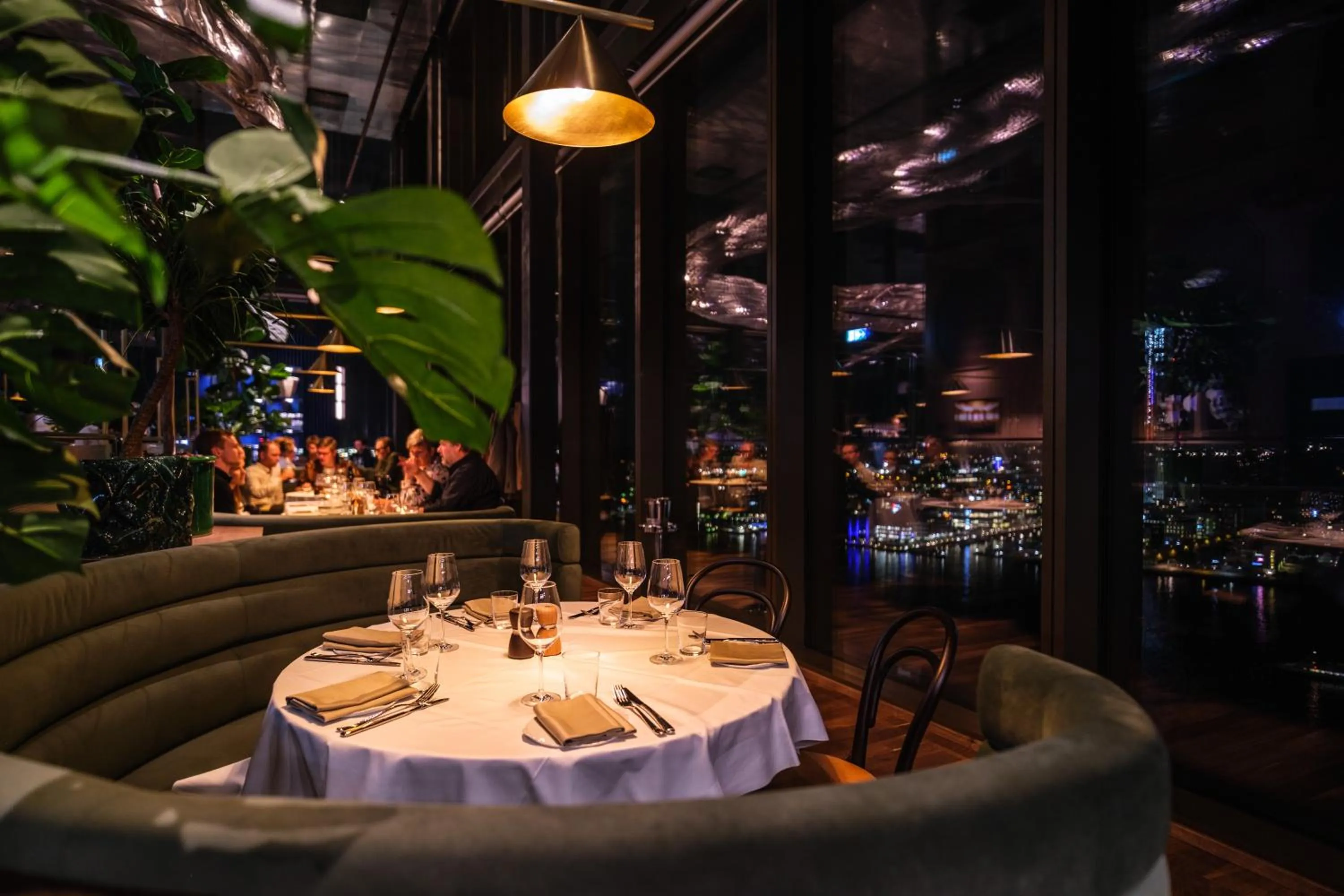 Restaurant/places to eat in Clarion Hotel Draken