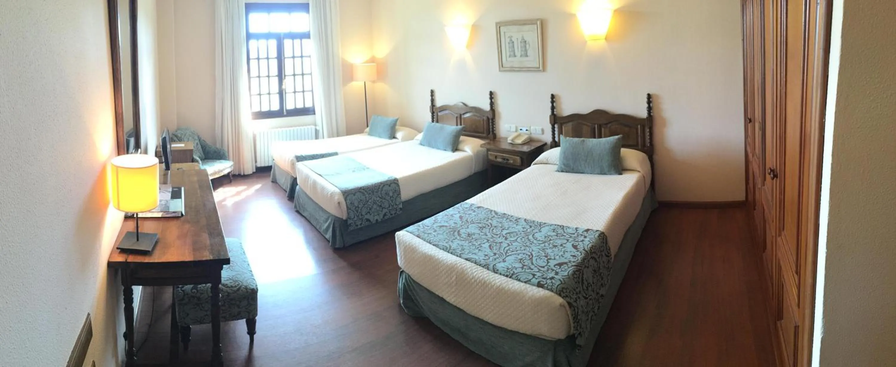 Photo of the whole room, Bed in Hotel Pazo O Rial