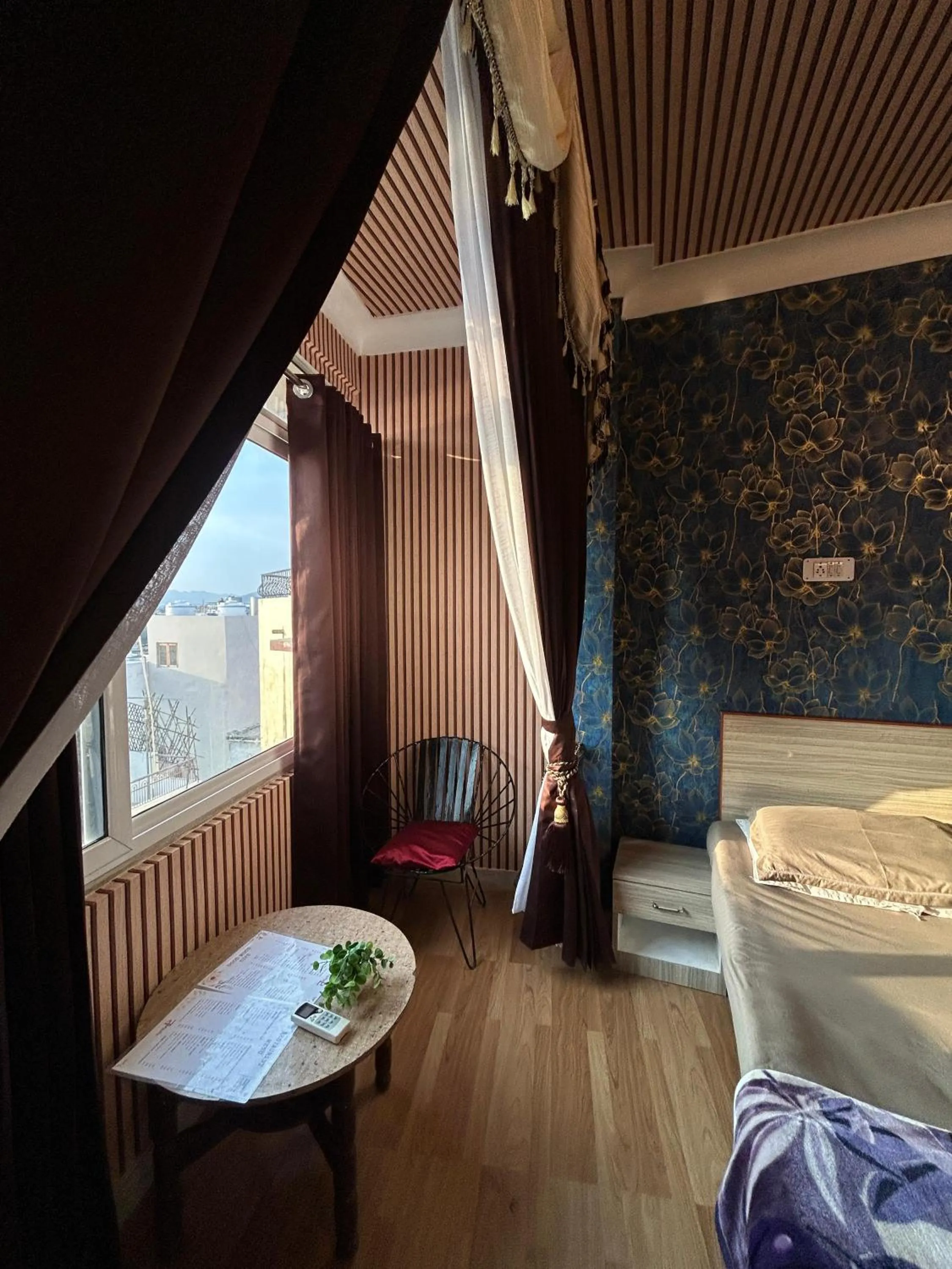 Lake view, Bed in Tamasha Udaipur