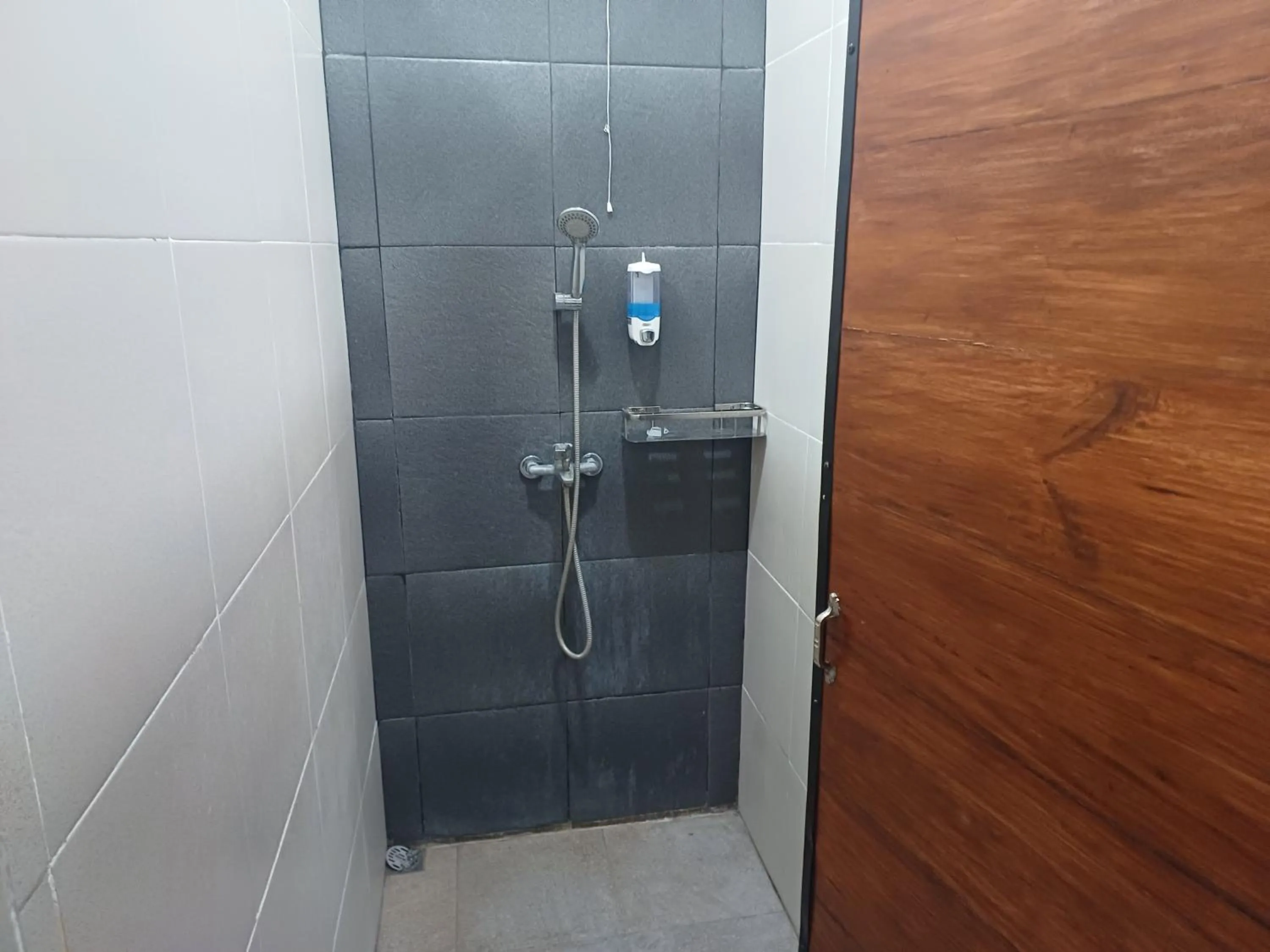 Shower in Komodo Indah Hotel