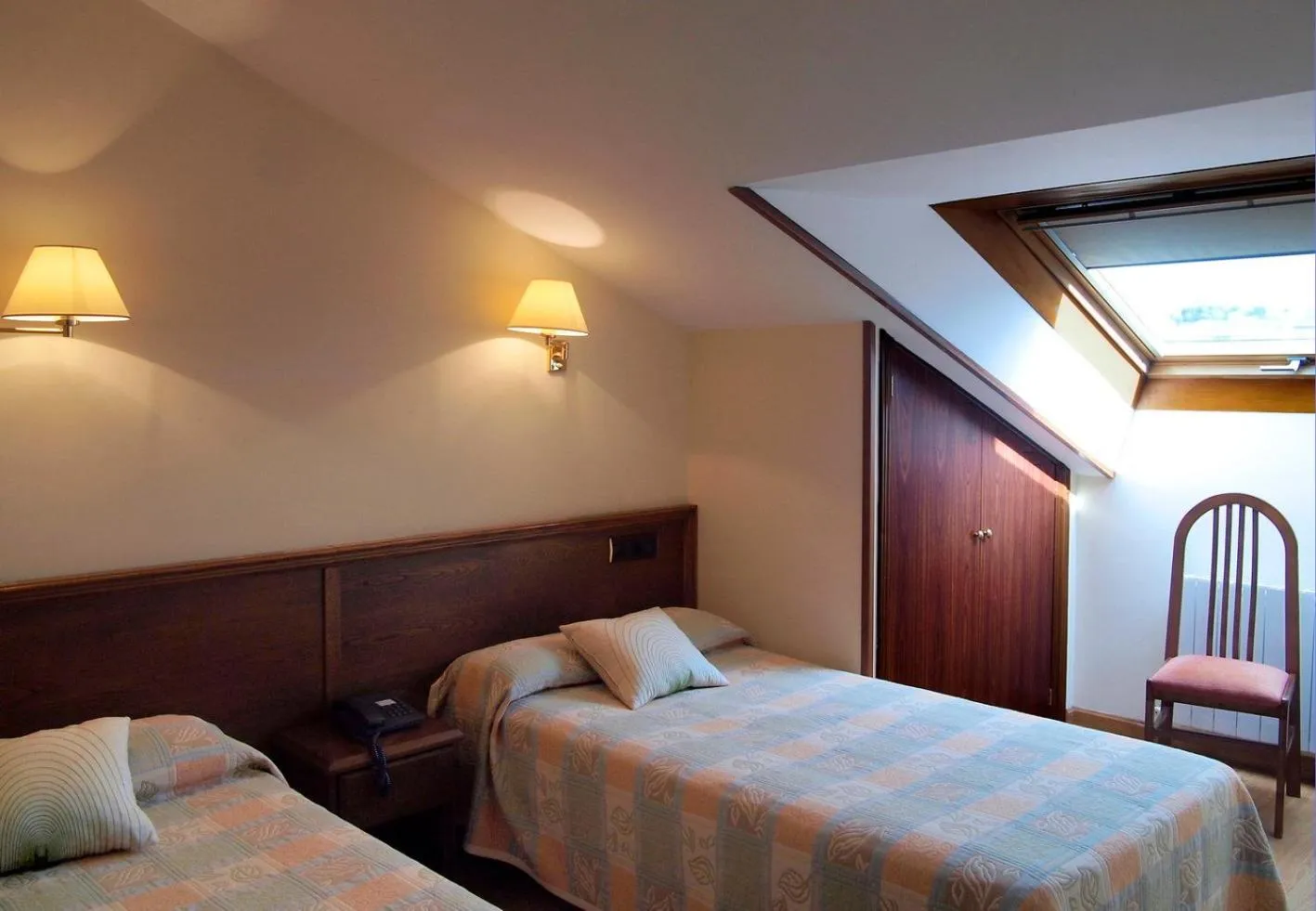 Bedroom, Bed in Hotel y Apartamentos Arias