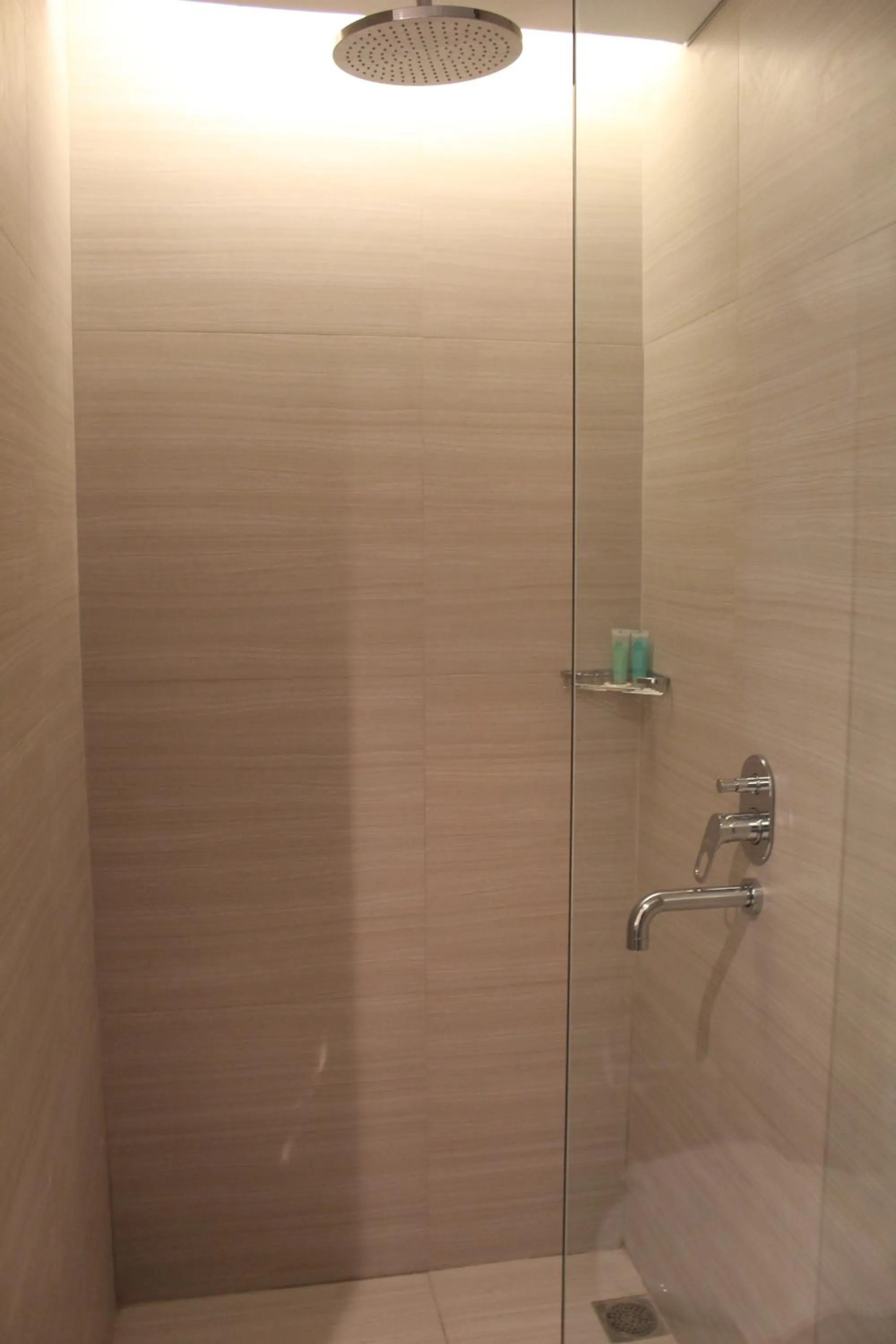 Shower in KHAS Tegal Hotel