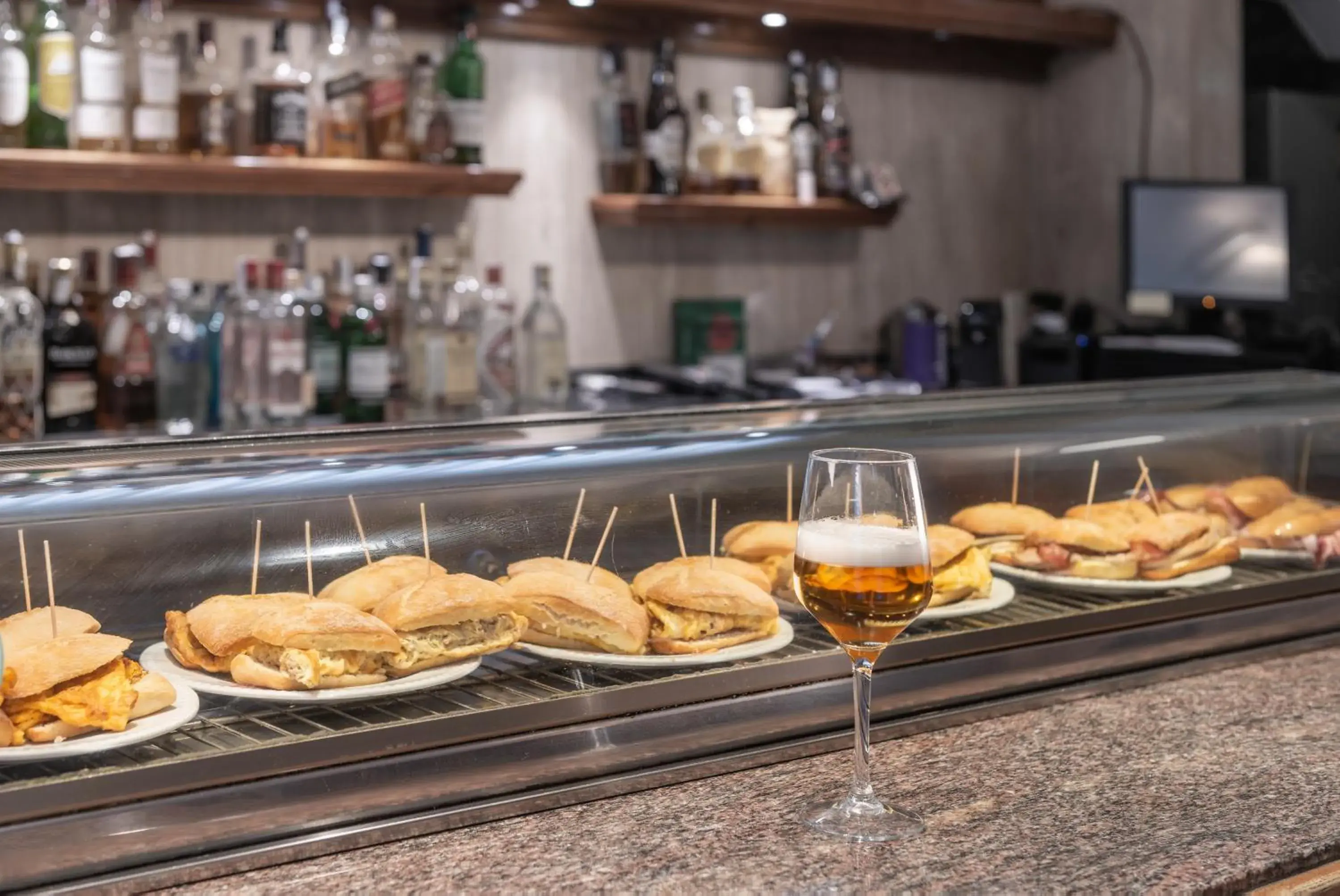 Lounge or bar in Hospedium Hotel Sky Blu Loiu Lounge or bar in Hospedium Hotel Sky Blu Loiu