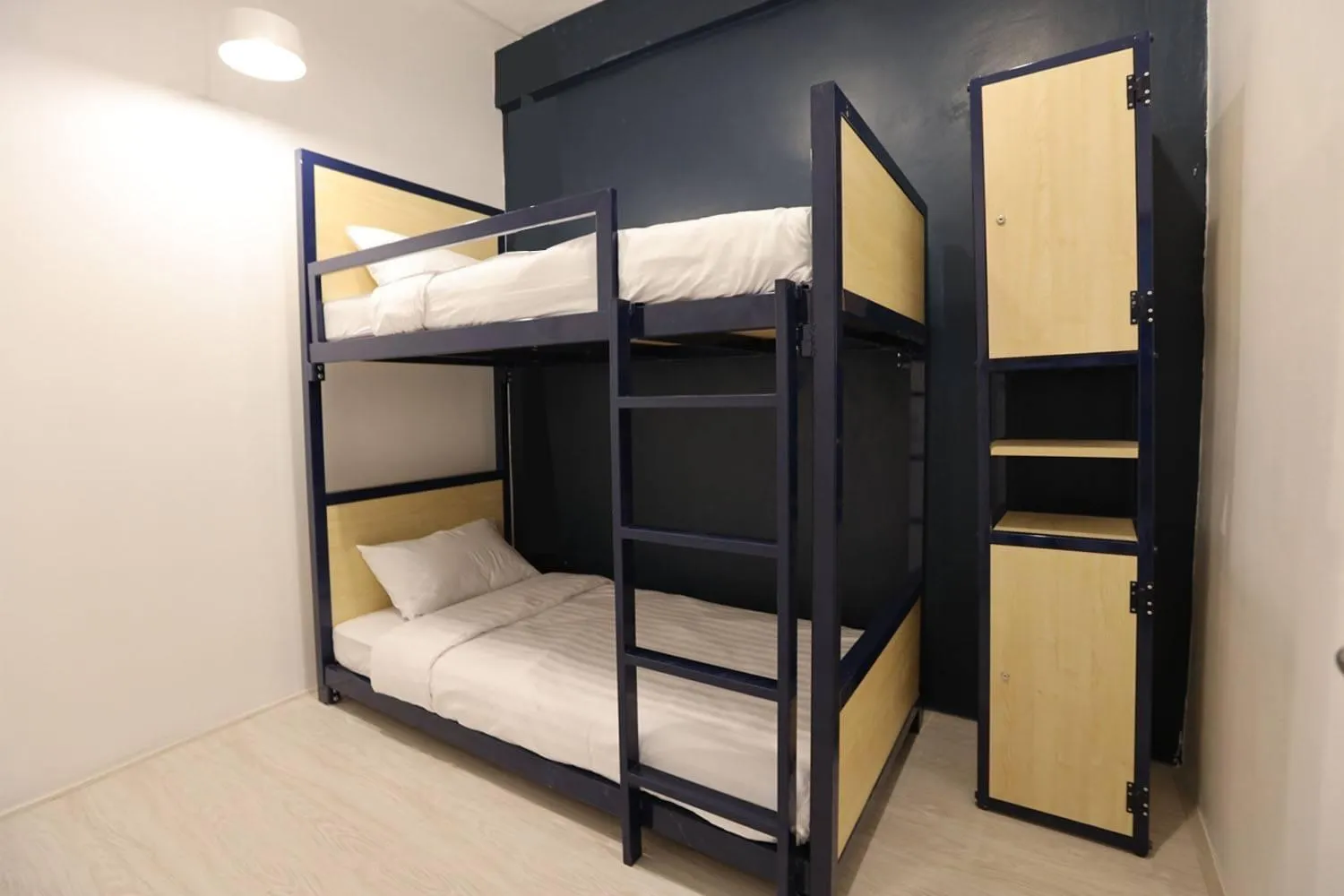 Bed in Local Time Bangkok Hostel&Cafe