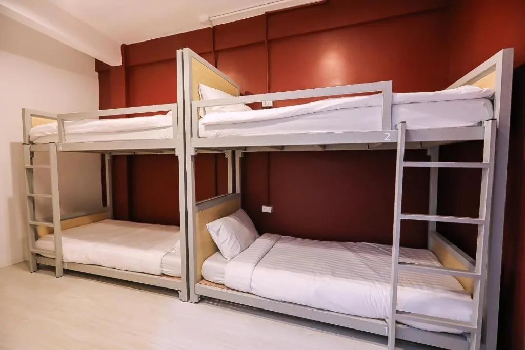 Bed in Local Time Bangkok Hostel&Cafe