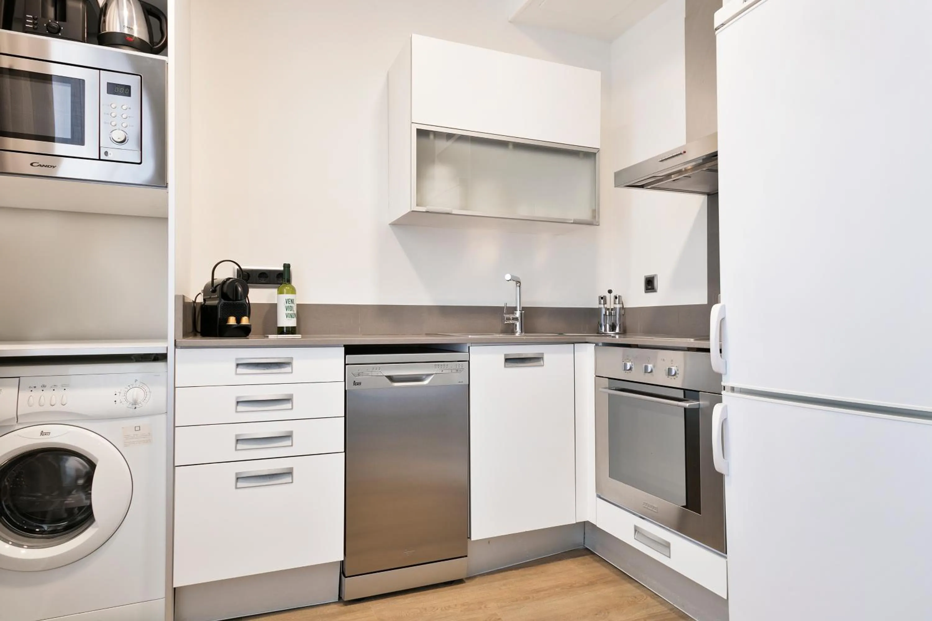 Kitchen or kitchenette in Vale Suites