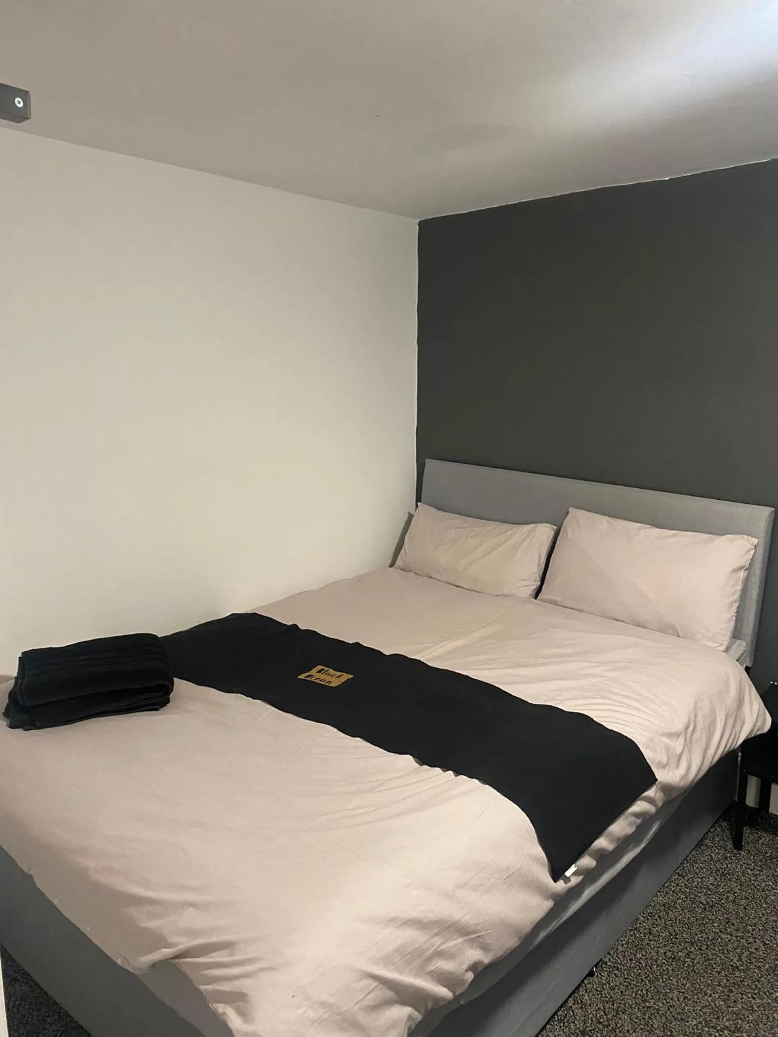 Bedroom, Bed in Black Ocean Holiday Apartments