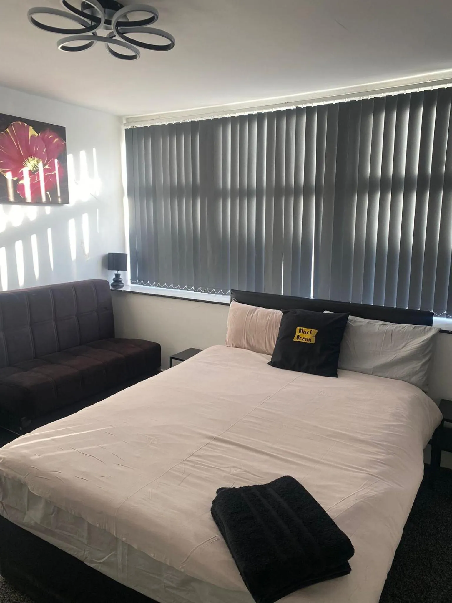 Bedroom, Bed in Black Ocean Holiday Apartments