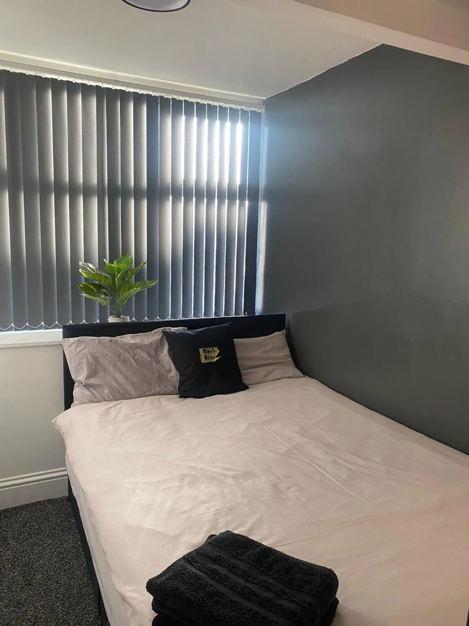 Bedroom, Bed in Black Ocean Holiday Apartments