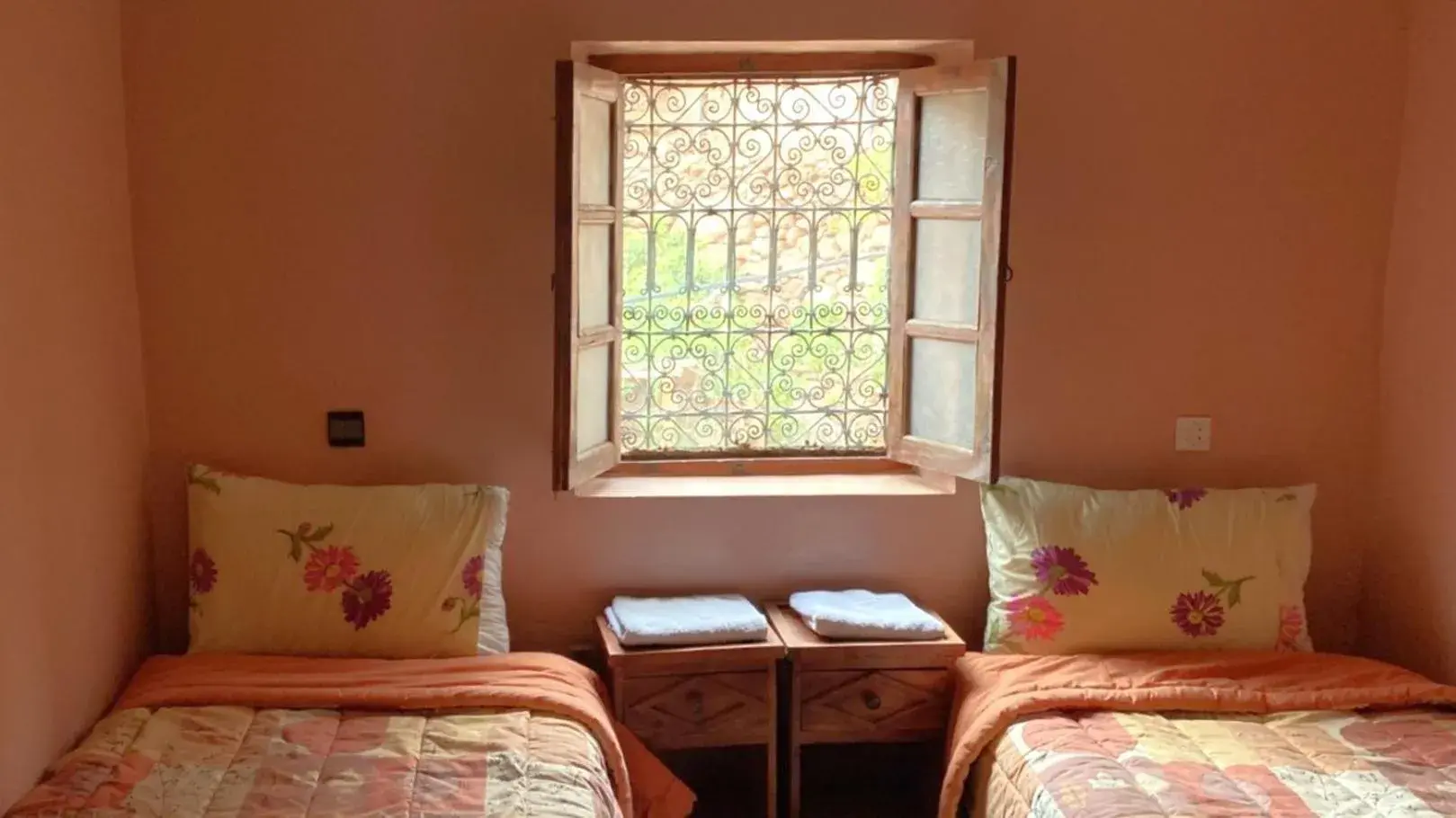 Twin Room with Mountain View - single occupancy in Riad Bouchahoud Hotel in Telouet Twin Room with Mountain View - single occupancy in Riad Bouchahoud Hotel in Telouet