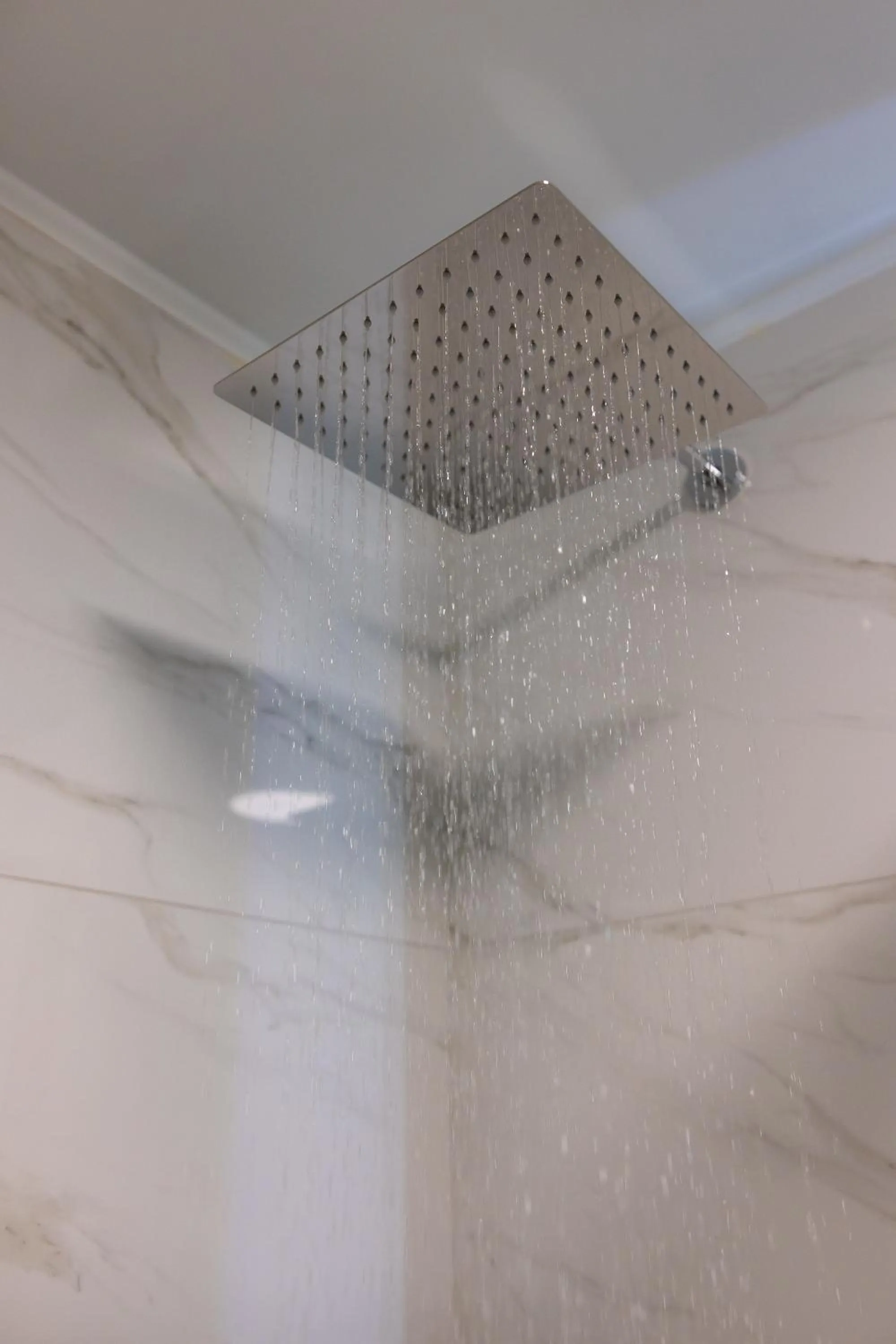 Shower in 507 Athens