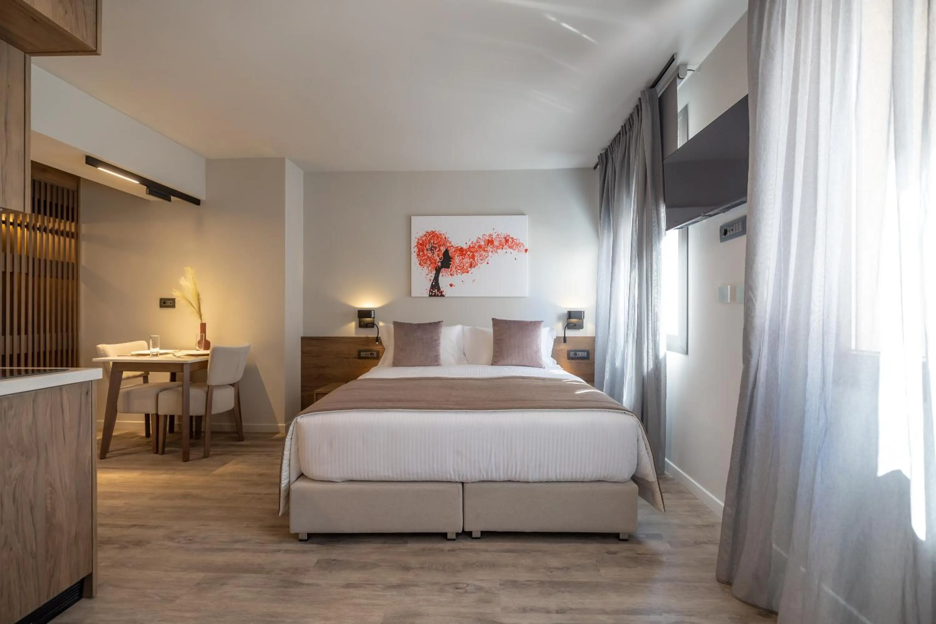 Photo of the whole room, Bed in 507 Athens