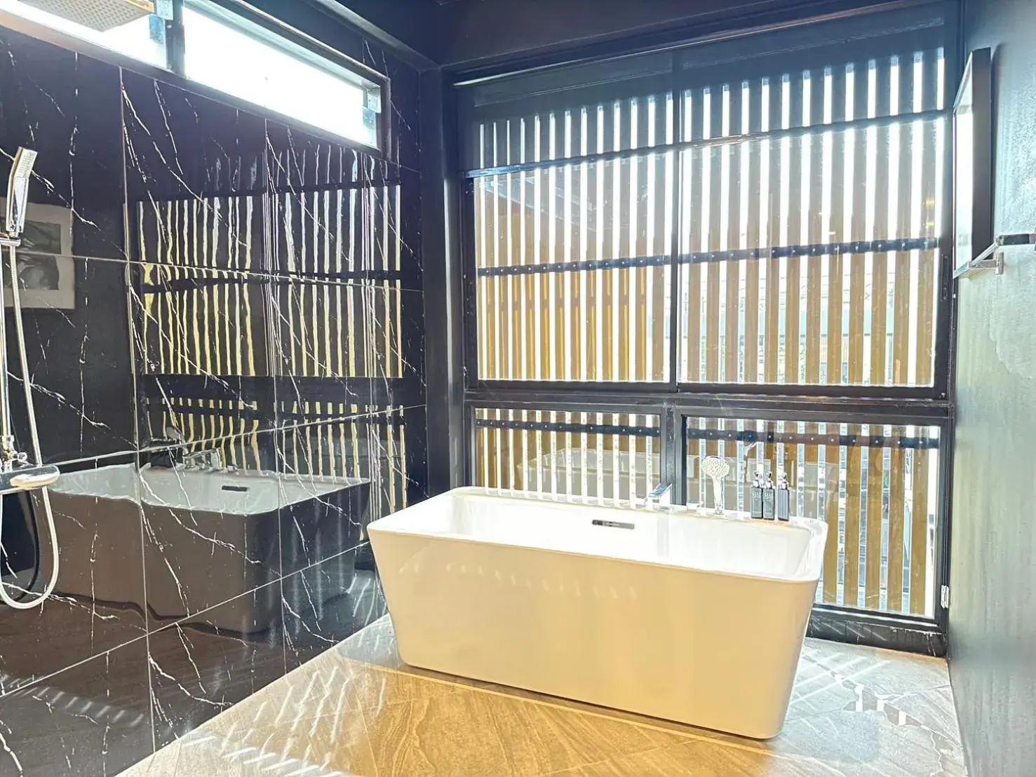 Quadruple Room with Bath in D’Endless Resotel Quadruple Room with Bath in D’Endless Resotel