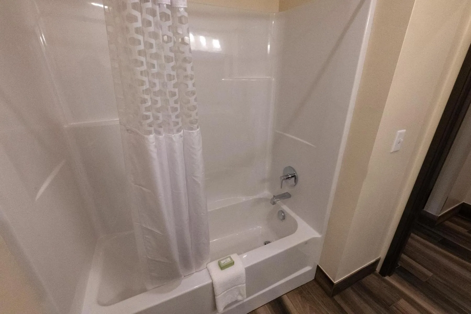 Shower in Cobblestone Hotel & Suites-Sheldon