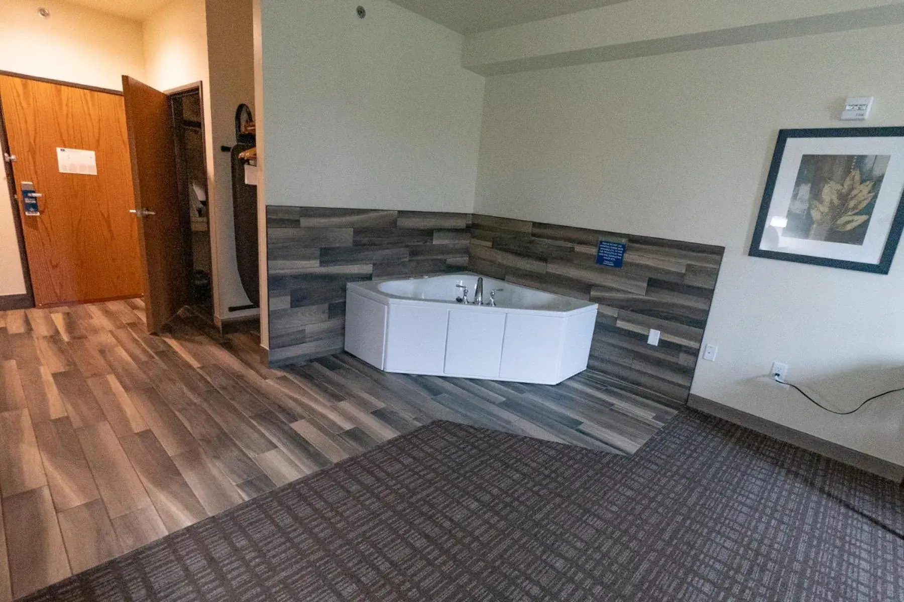 Bedroom, Bed in Cobblestone Hotel & Suites-Sheldon Bedroom, Bed in Cobblestone Hotel & Suites-Sheldon