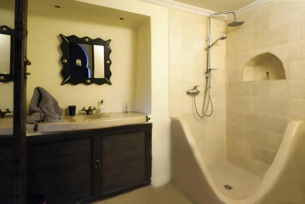 Double Room with Private Bathroom - single occupancy in riad dar saba shika Double Room with Private Bathroom - single occupancy in riad dar saba shika