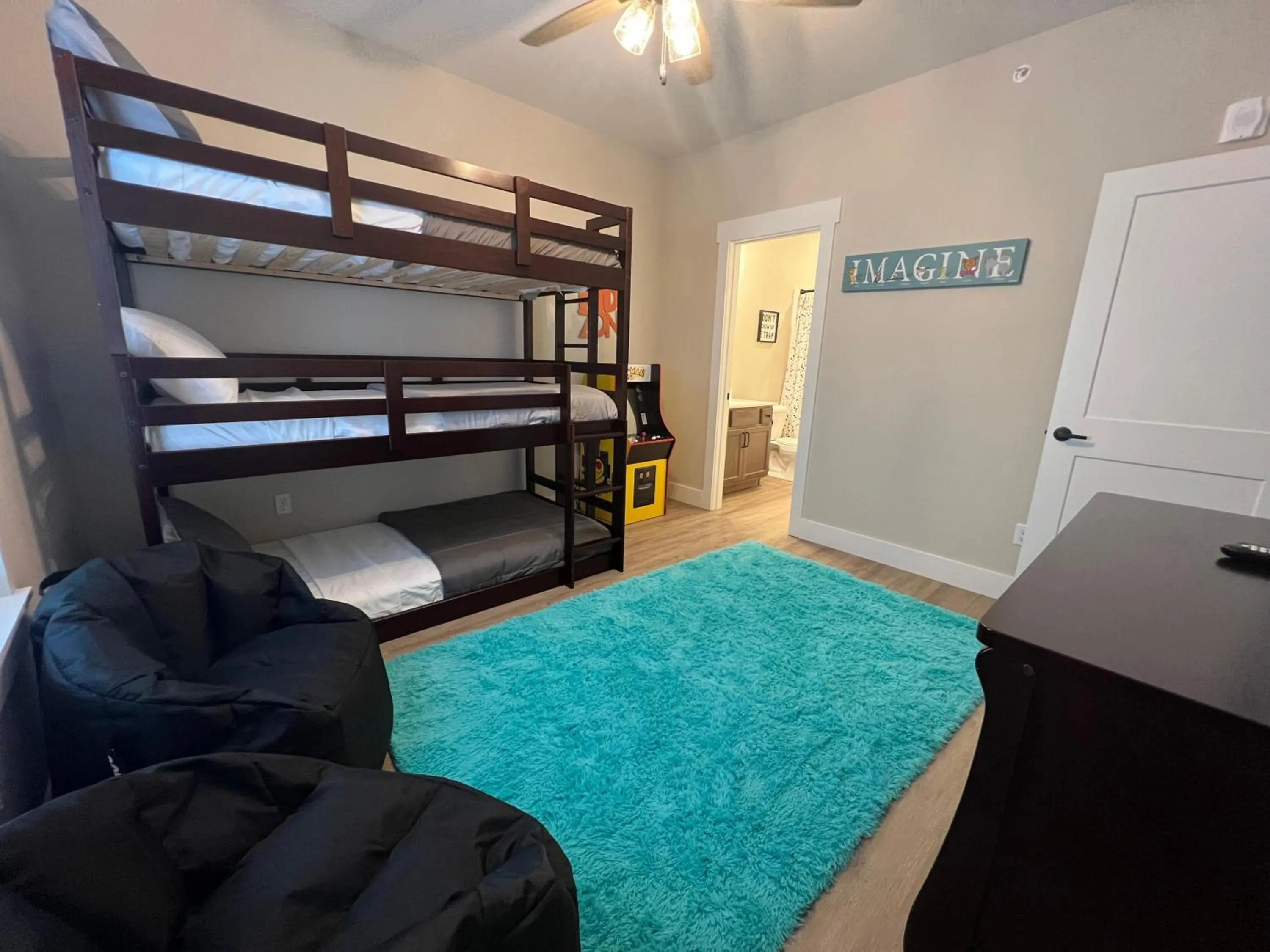 Bed in Chalet 1896 at Table Rock Lake