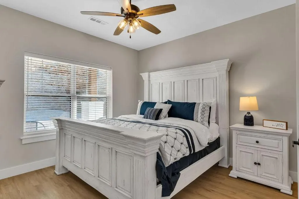 Bed in Chalet 1896 at Table Rock Lake