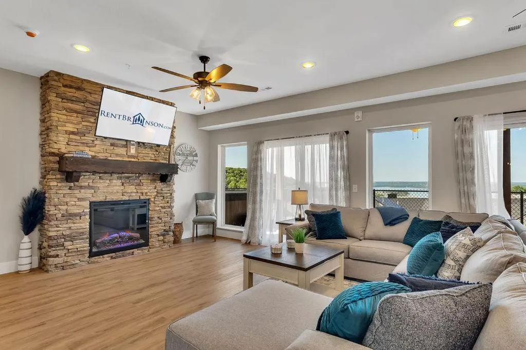 Chalet 1896 at Table Rock Lake