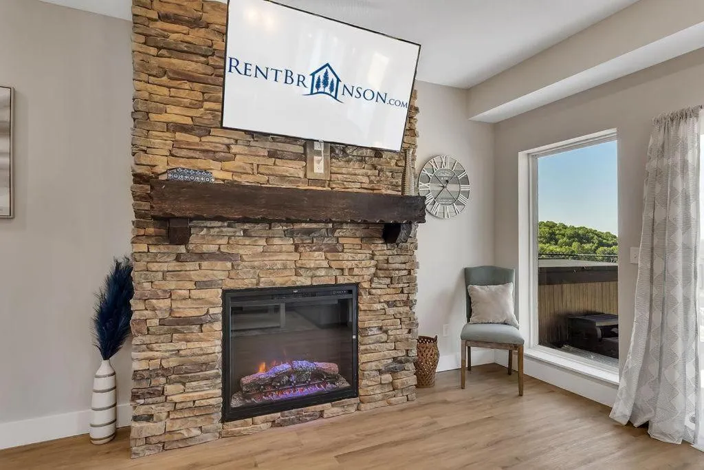 Chalet 1896 at Table Rock Lake