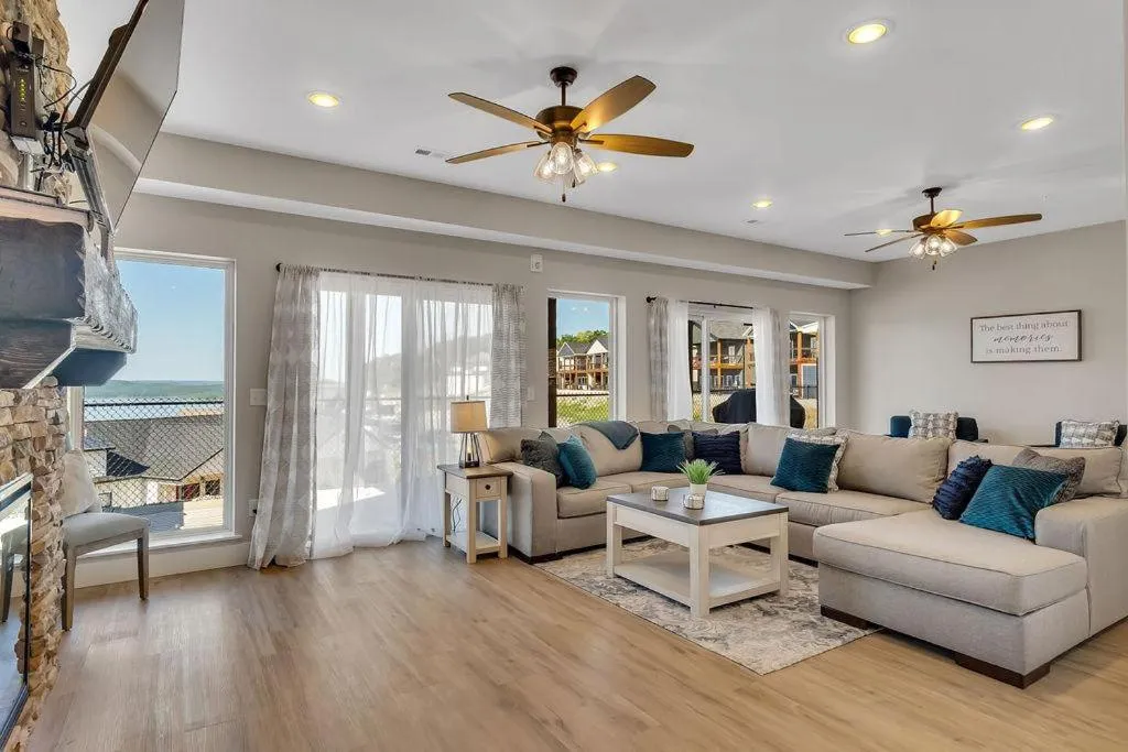 Chalet 1896 at Table Rock Lake