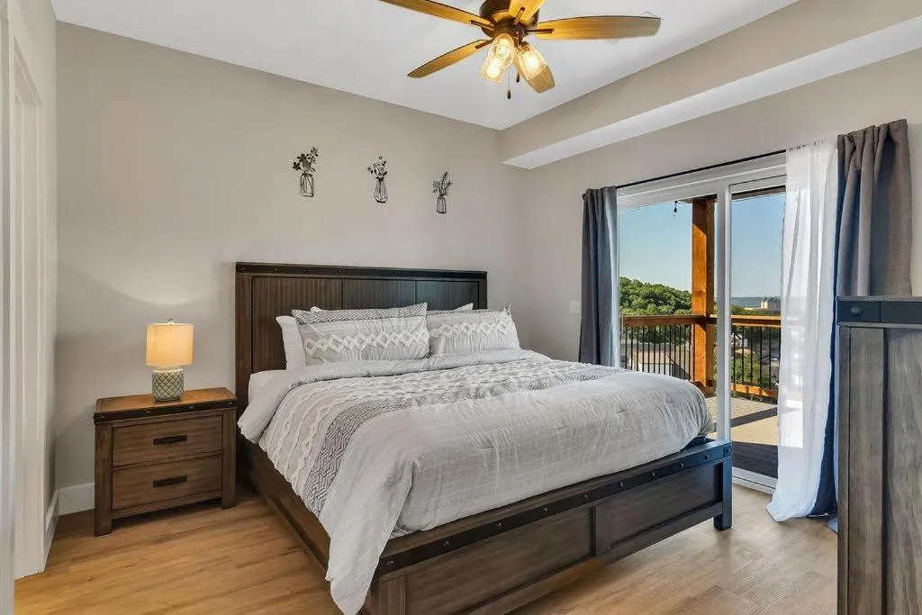 Bed in Chalet 1896 at Table Rock Lake