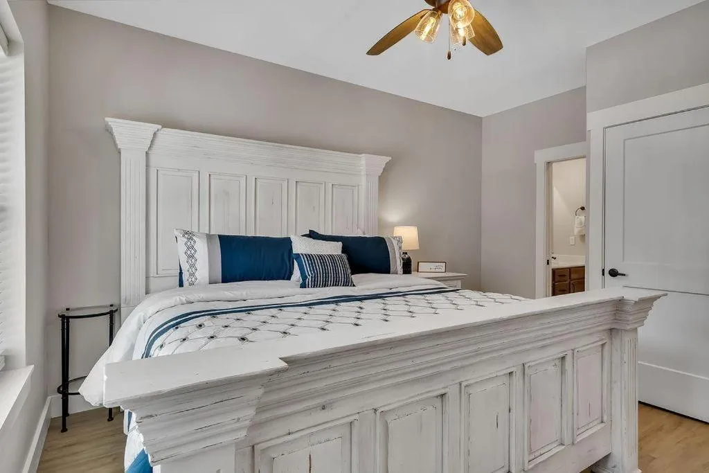 Bed in Chalet 1896 at Table Rock Lake