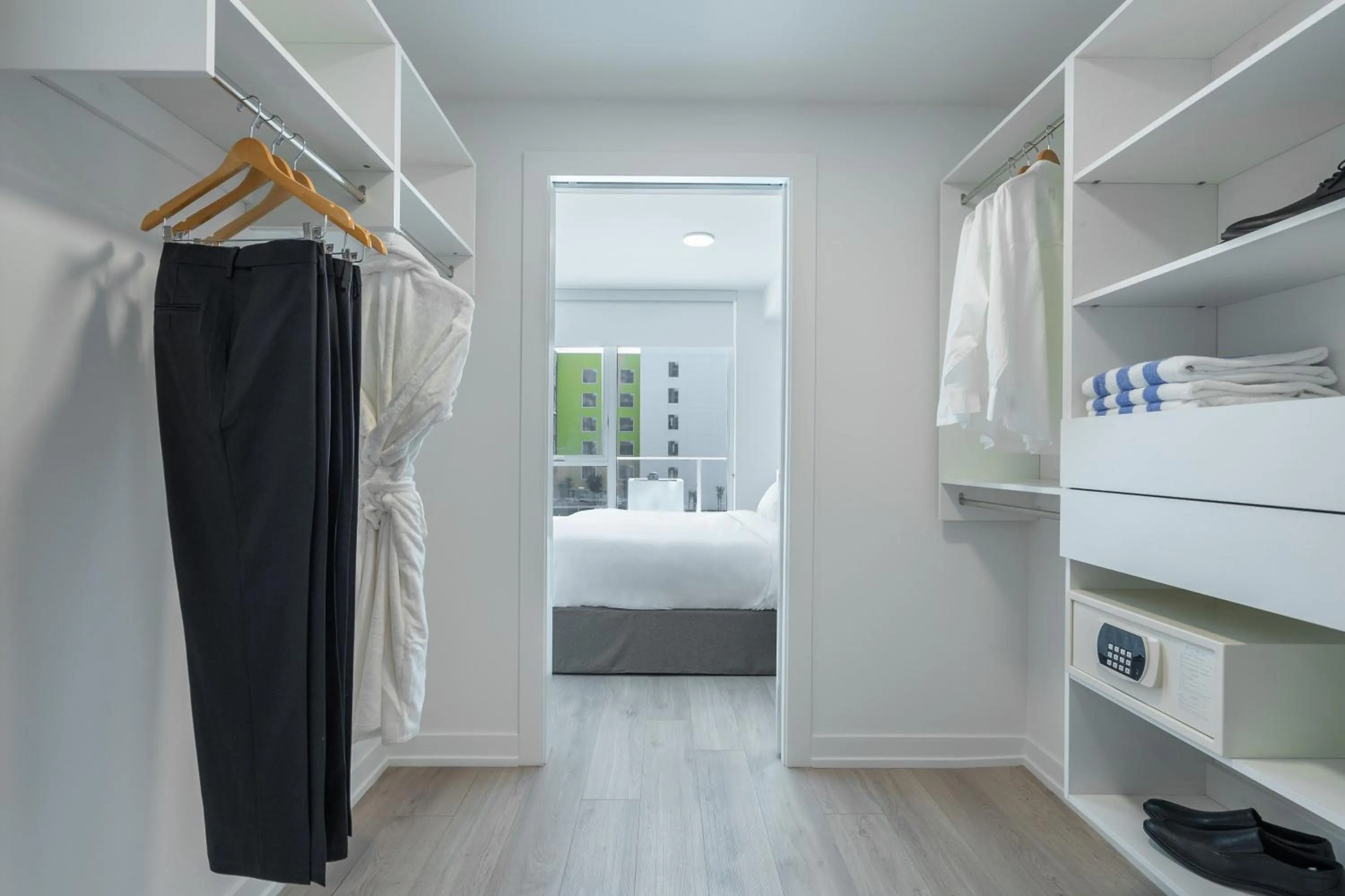 wardrobe, Bed in Level Long Beach - East Village