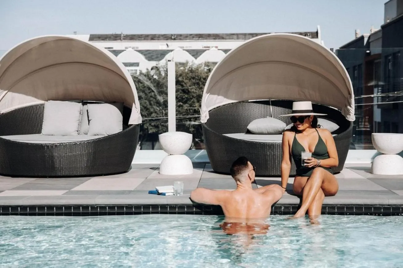 Swimming pool in Level Long Beach - East Village