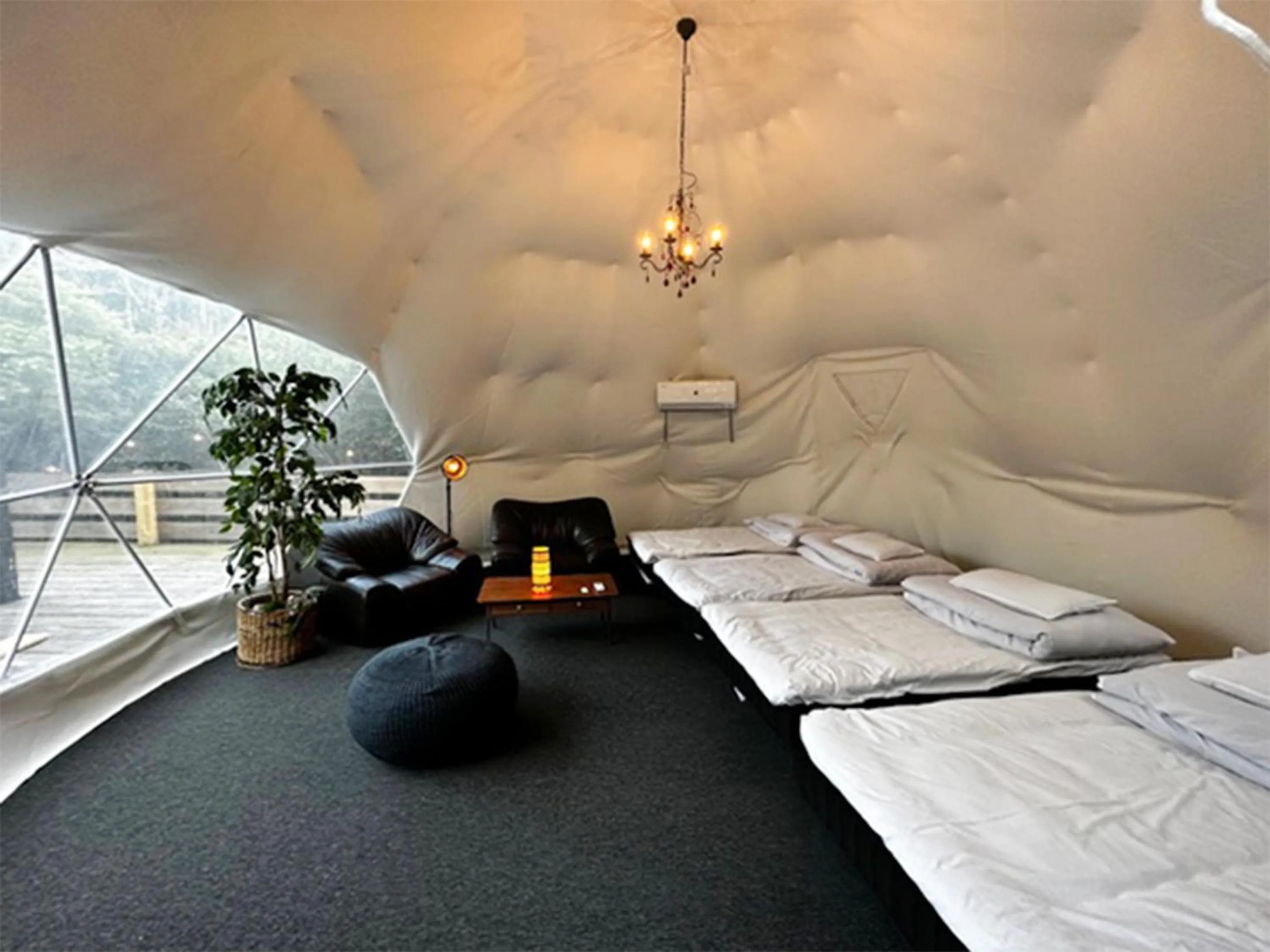 Photo of the whole room, Bed in Nakadaki Art Village