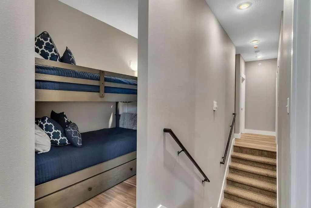 Bed in Lakehouse Lodge