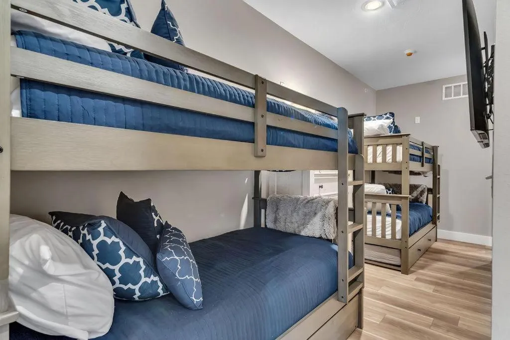 Bed in Lakehouse Lodge