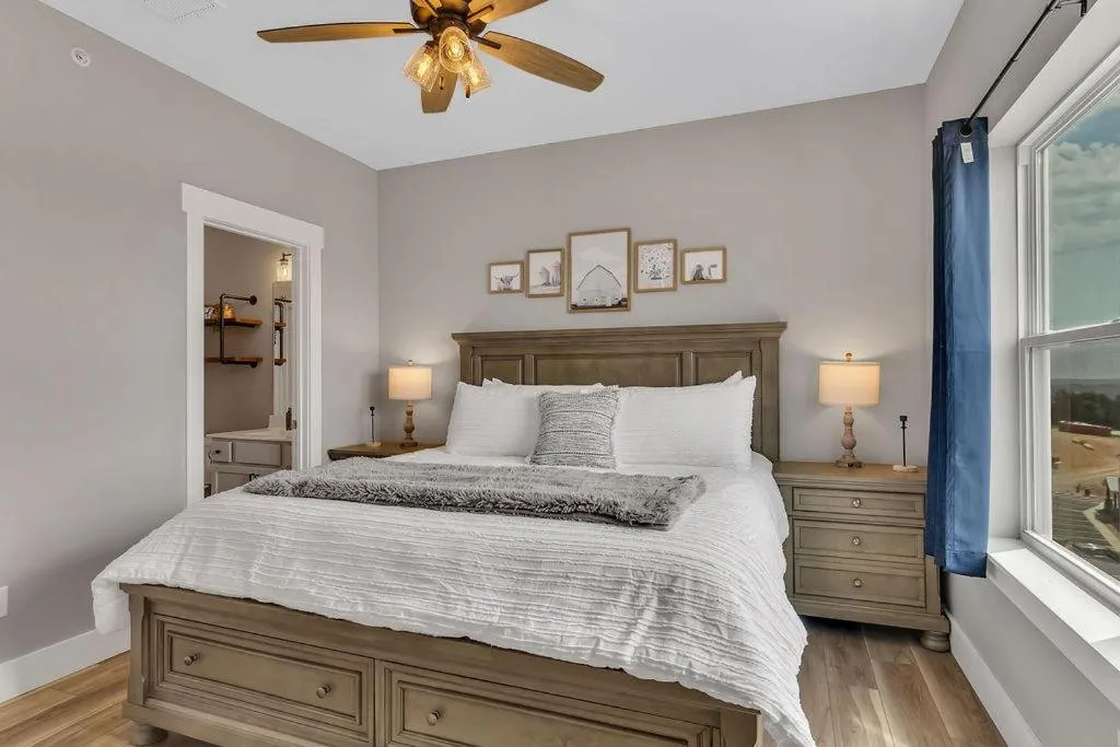 Bed in Lakehouse Lodge