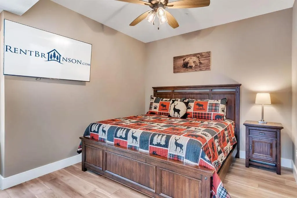 Bed in Lakehouse Lodge